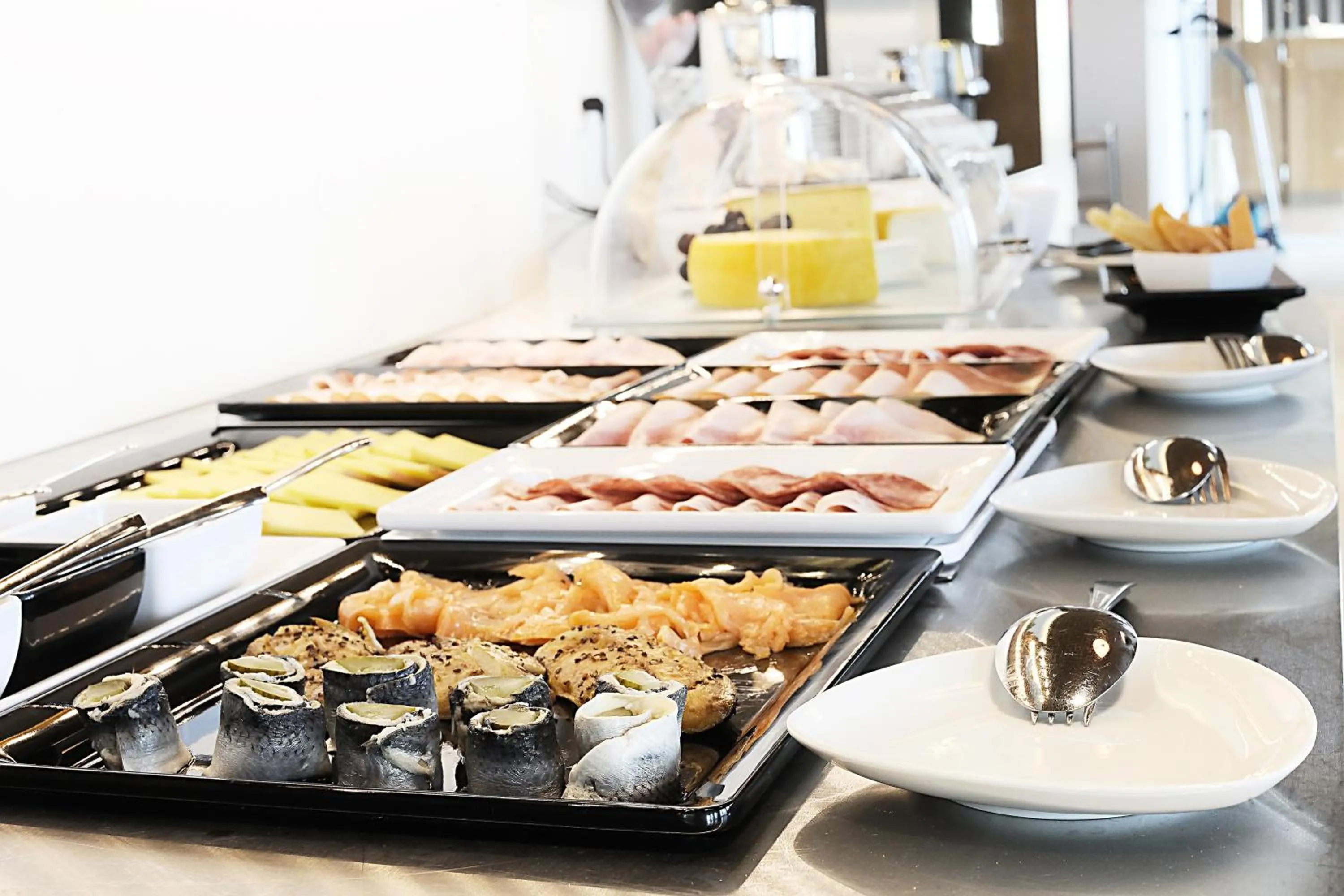 Restaurant/places to eat in Hotel Ambassador