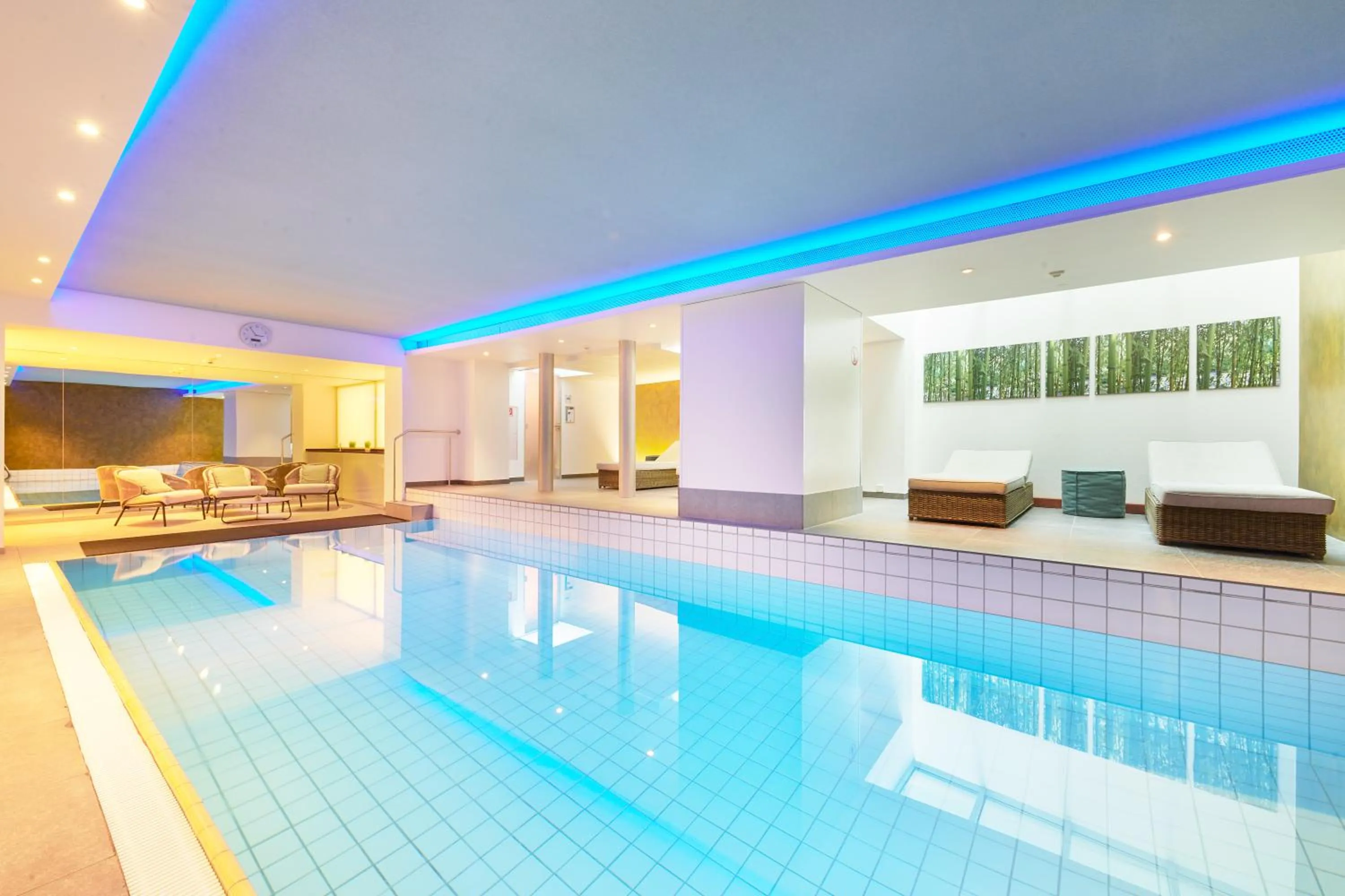 Swimming pool in Hotel Ambassador