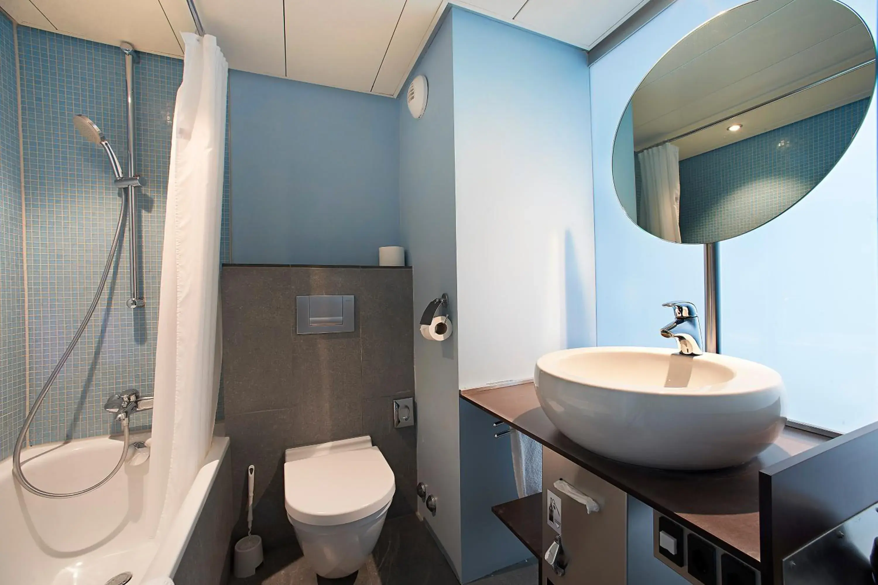 Triple Room in Hotel Ambassador Triple Room in Hotel Ambassador