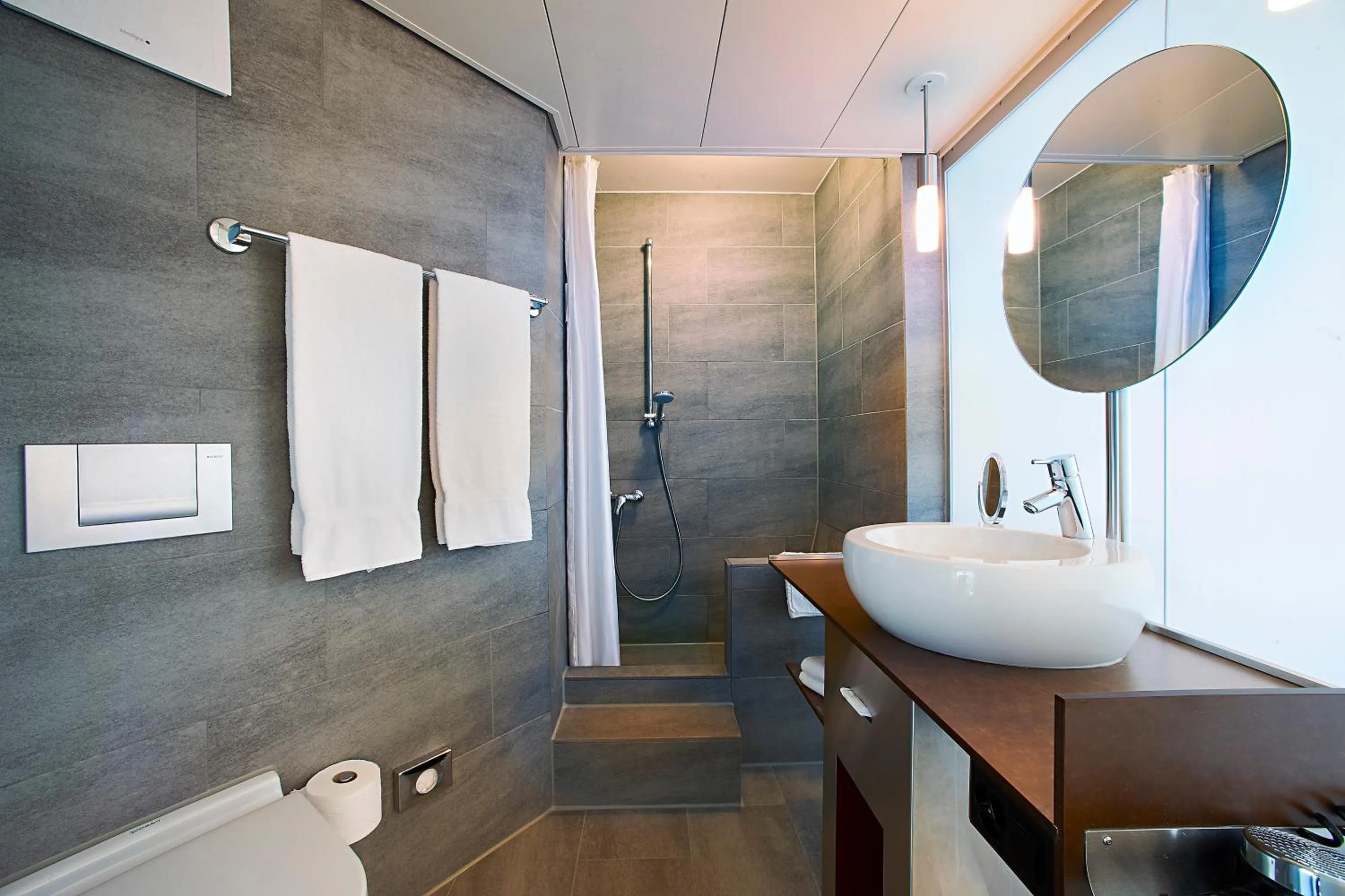 Shower in Hotel Ambassador