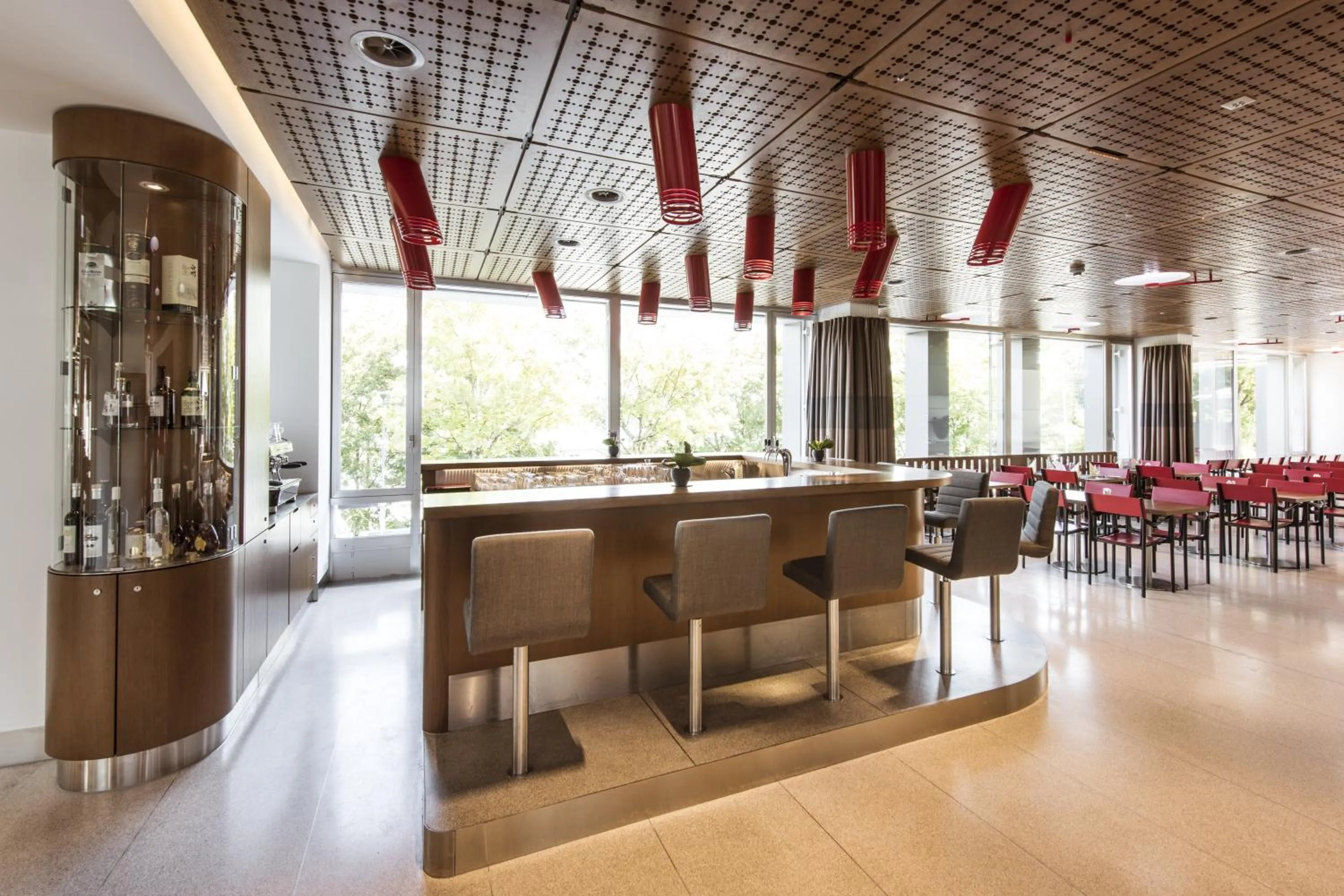 Restaurant/places to eat in Hotel Ambassador