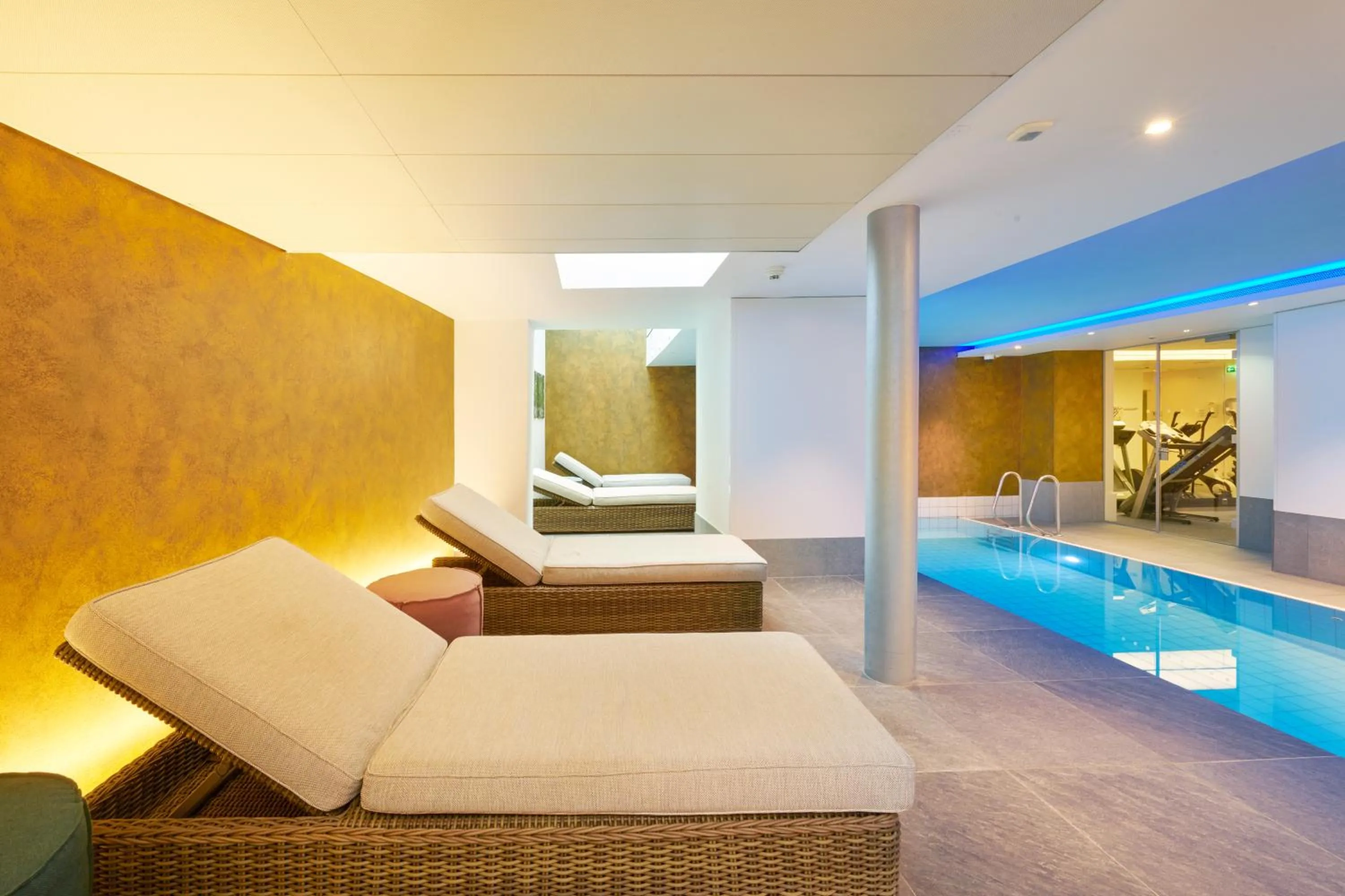 Swimming pool in Hotel Ambassador