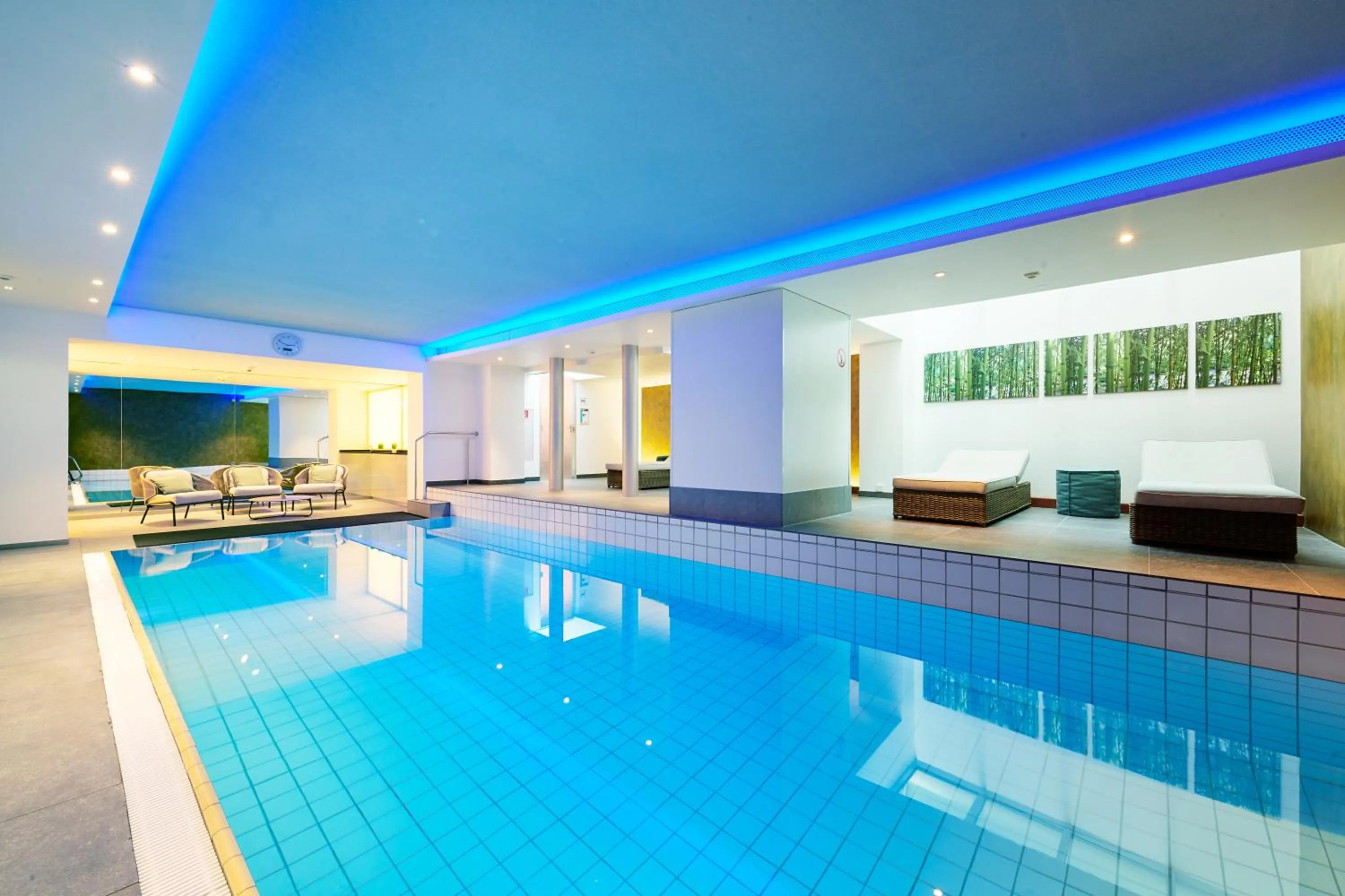 Swimming pool in Hotel Ambassador