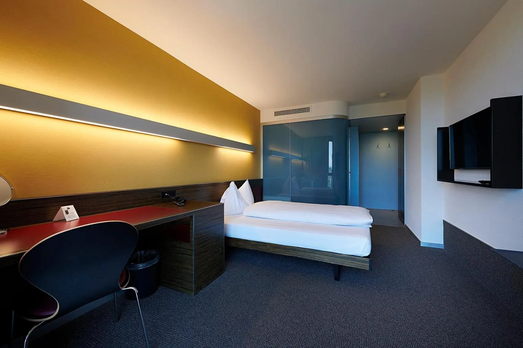 Photo of the whole room in Hotel Ambassador