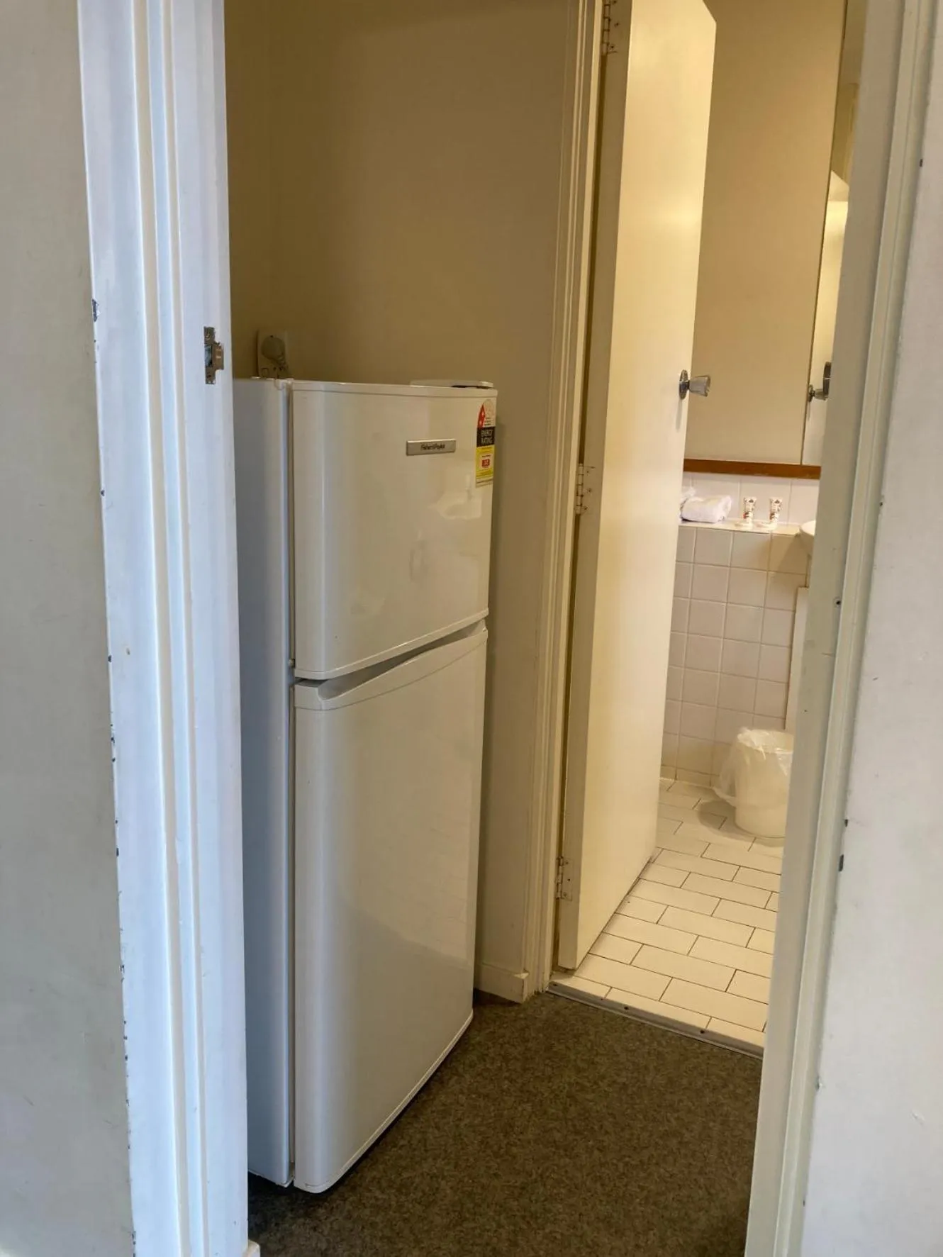 oven in City Towers Apartments