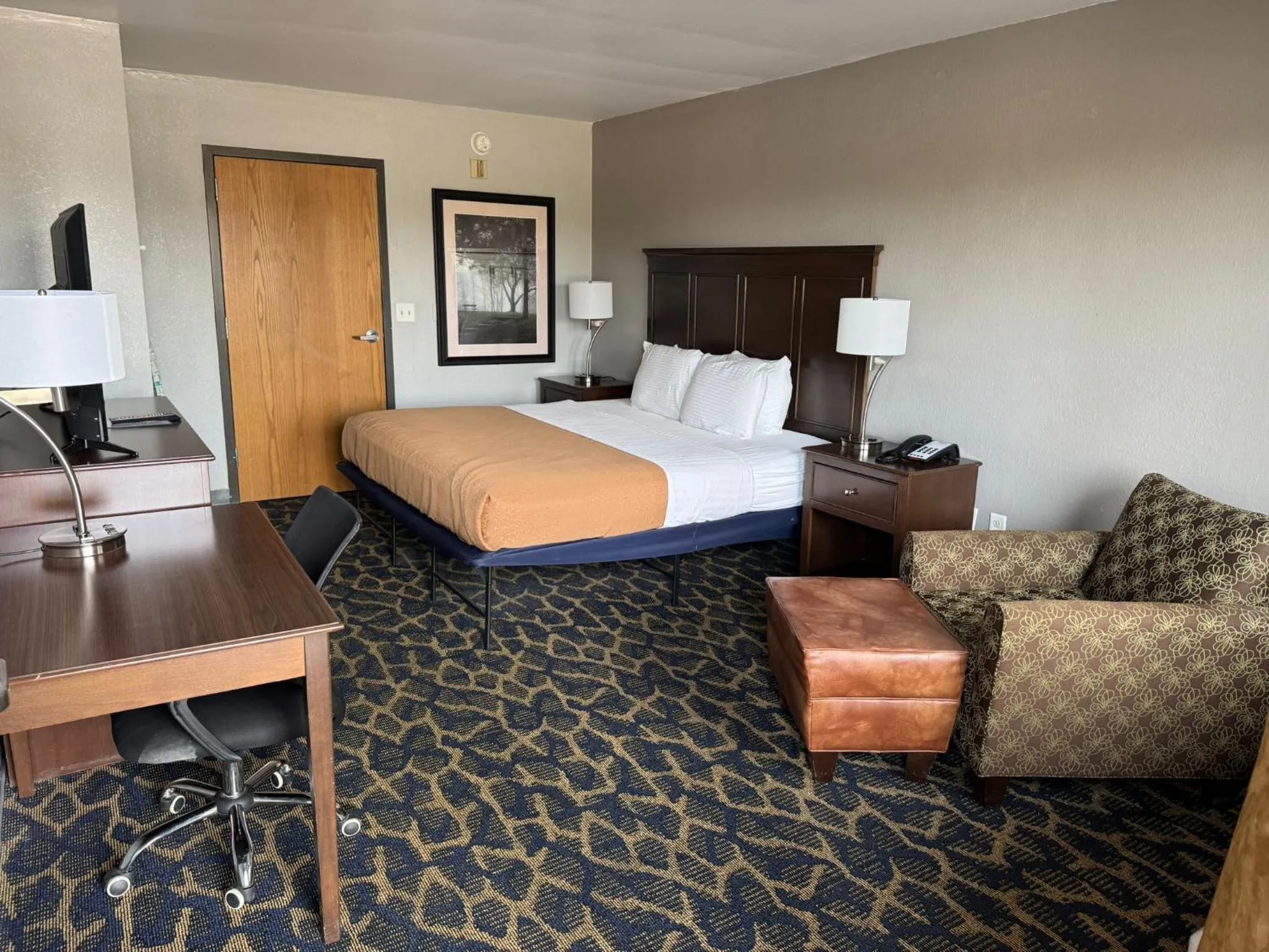 Bed in Greenlight Inn & Suites St James