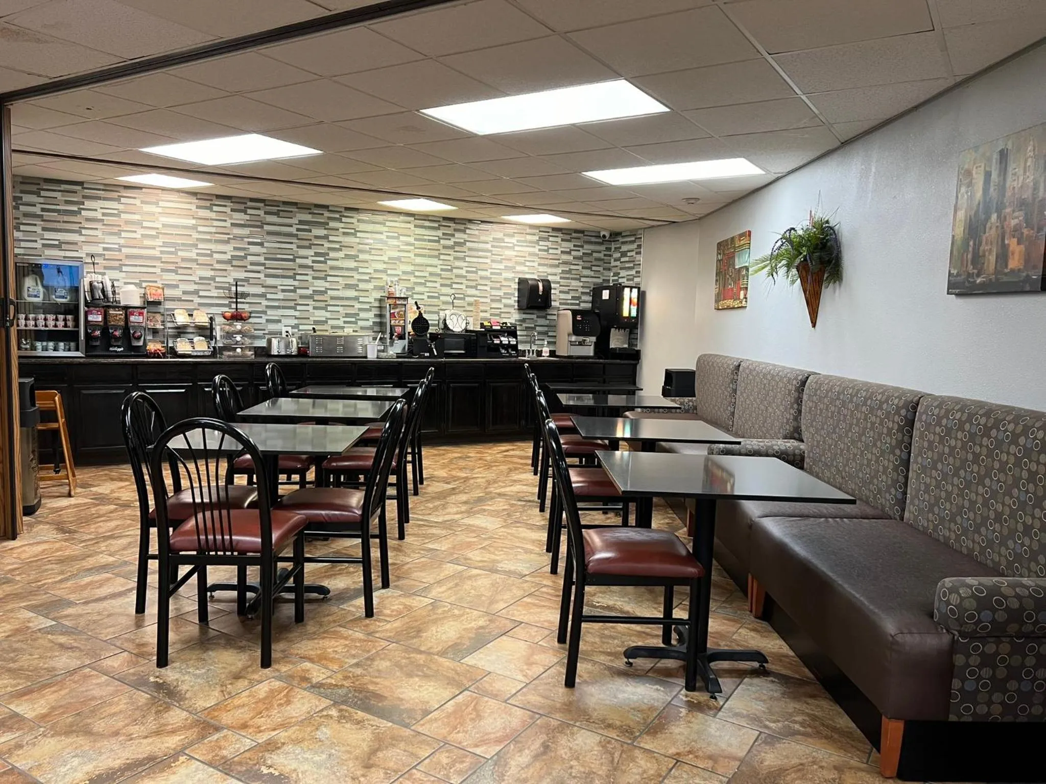 Breakfast in Greenlight Inn & Suites St James