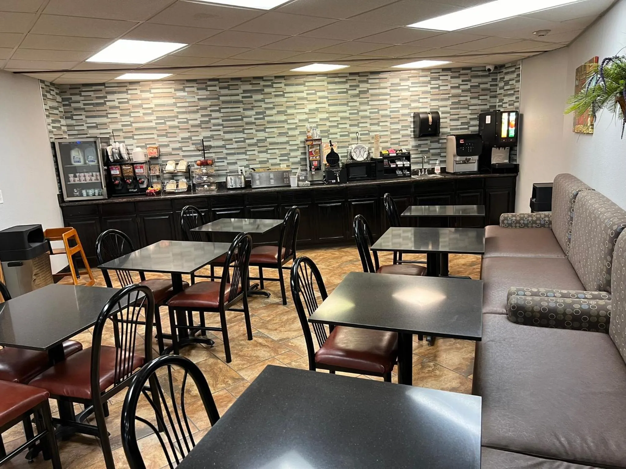 Breakfast in Greenlight Inn & Suites St James