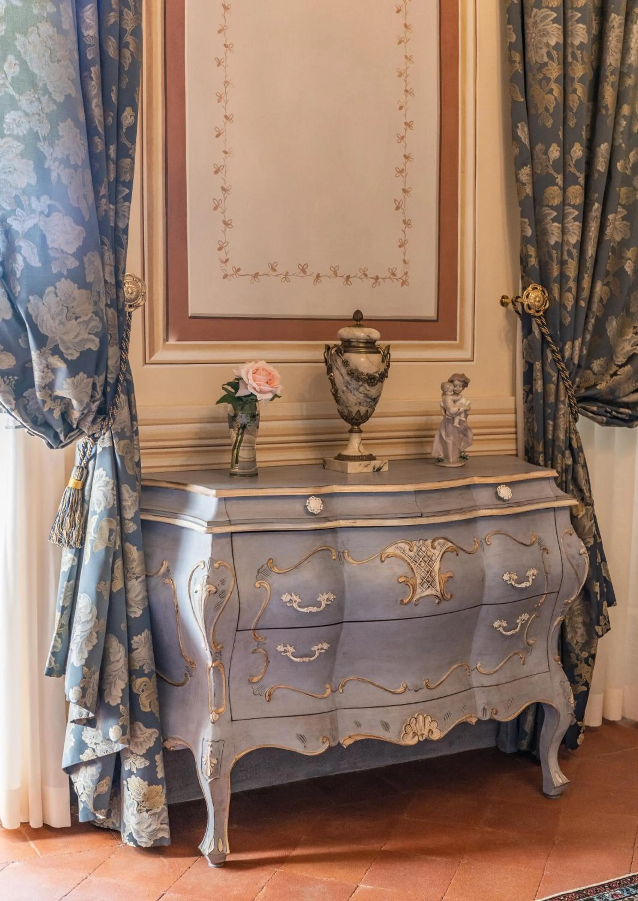 Decorative detail, Bed in Villa La Preziosa