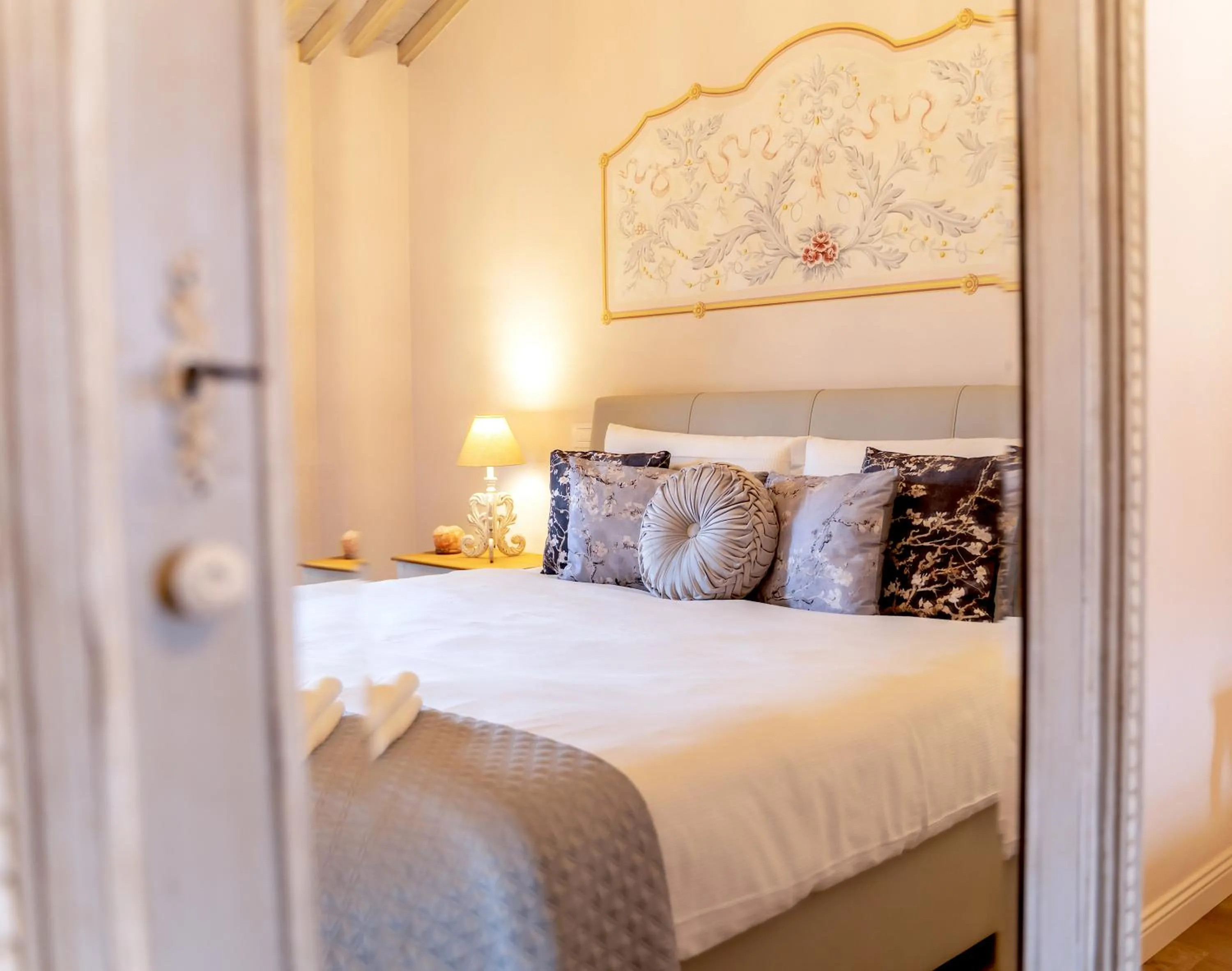 Decorative detail, Bed in Villa La Preziosa