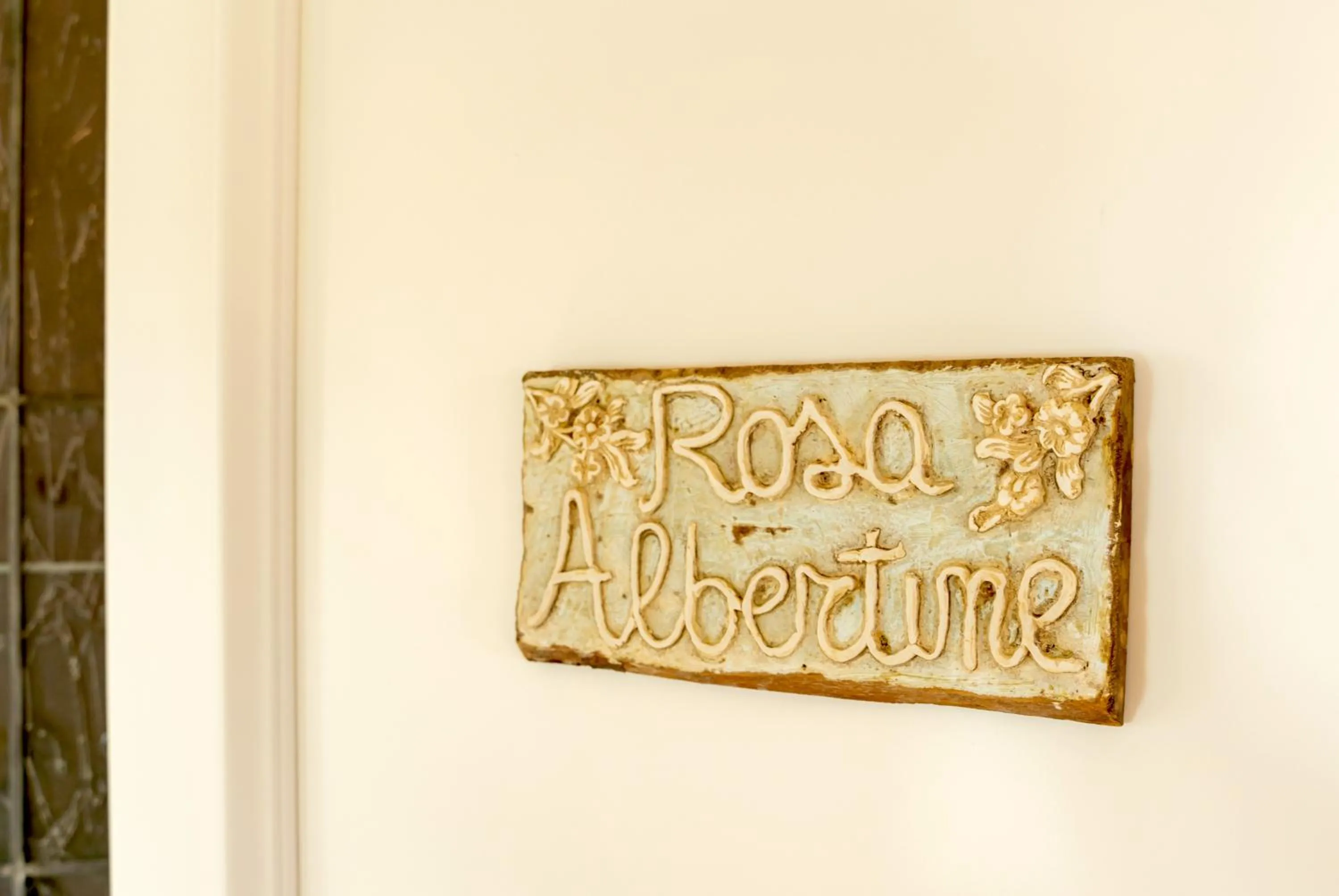 Logo/Certificate/Sign in Villa La Preziosa