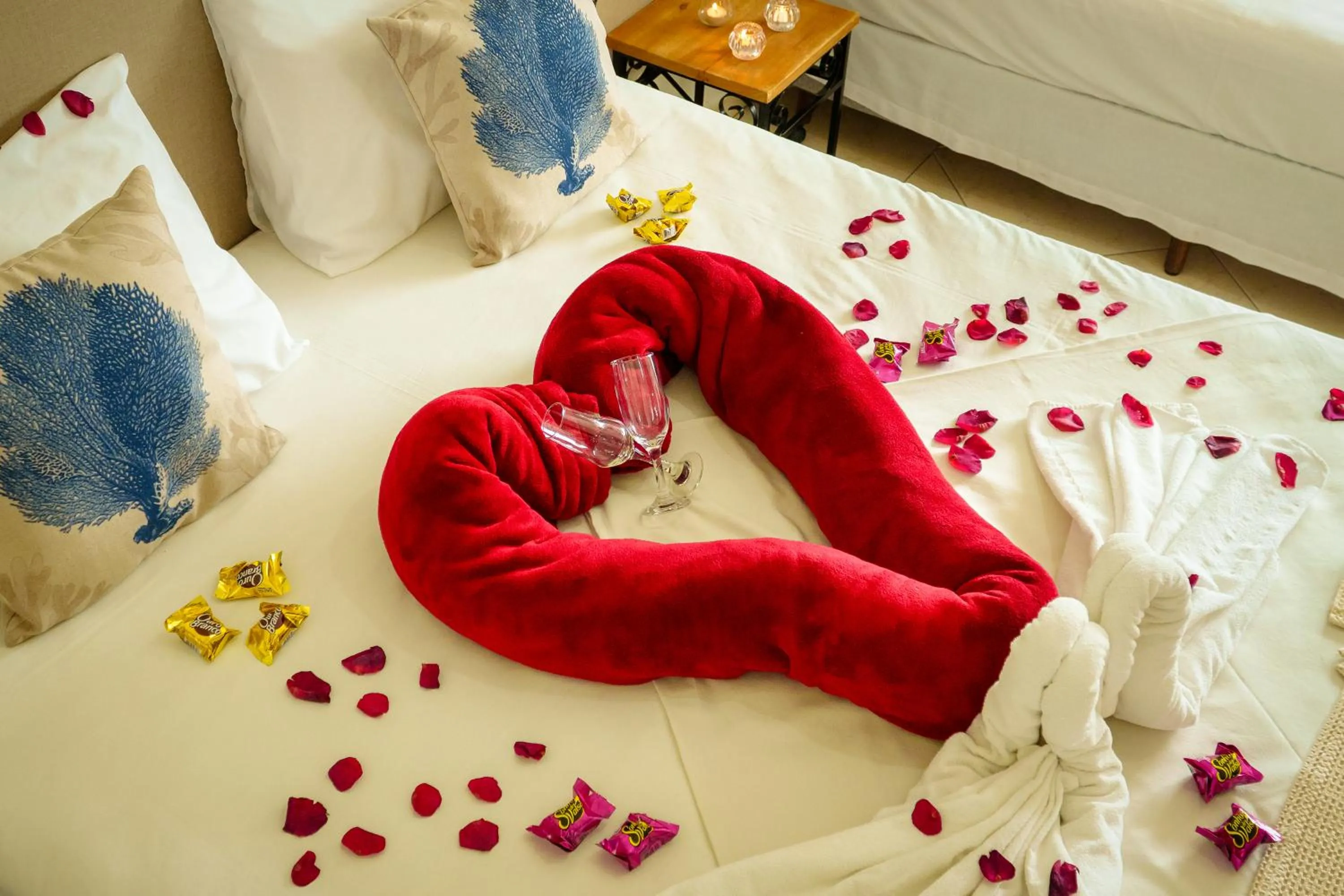 Decorative detail, Bed in VELINN Hotel Guarda Mor