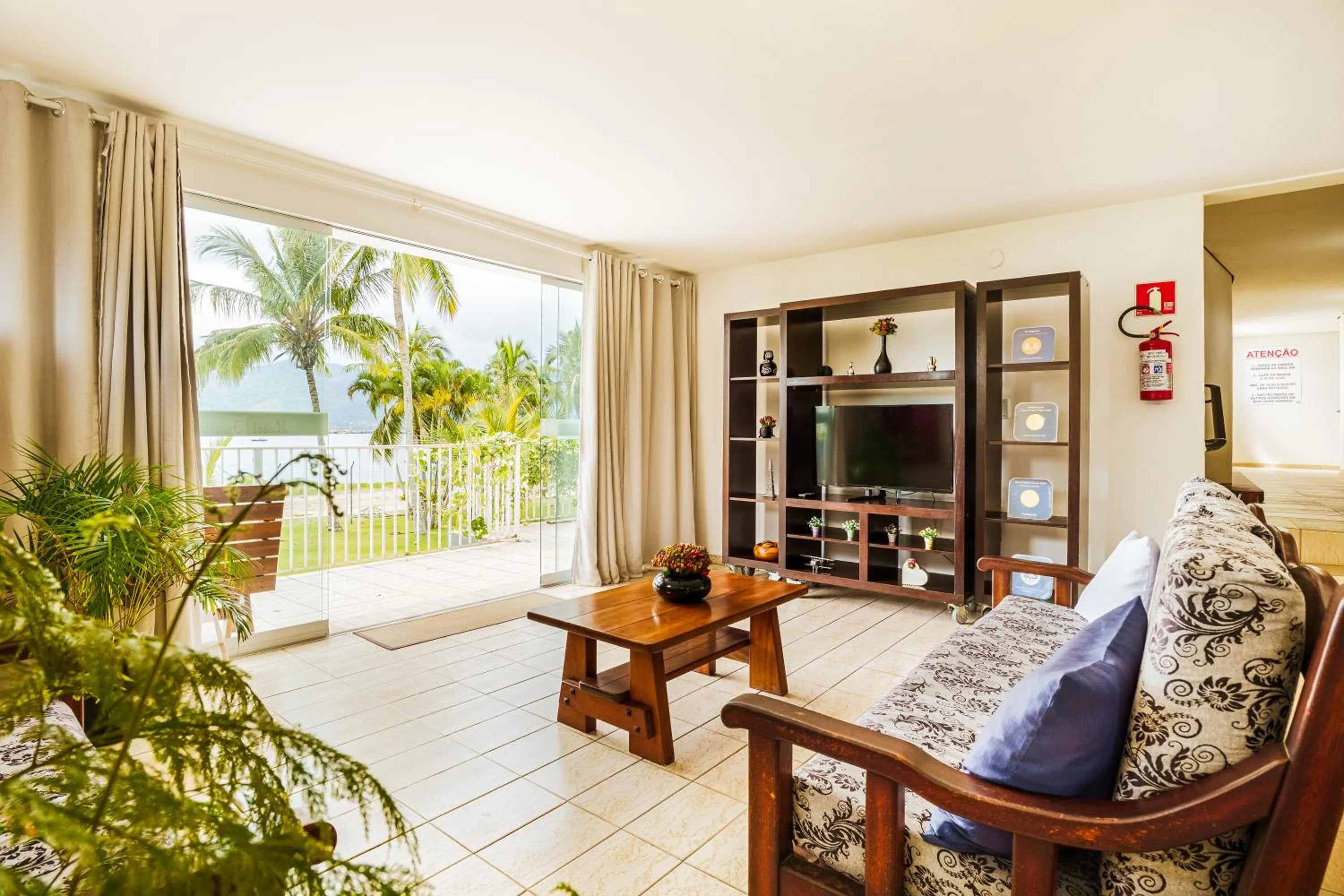 Communal lounge/ TV room in VELINN Hotel Guarda Mor