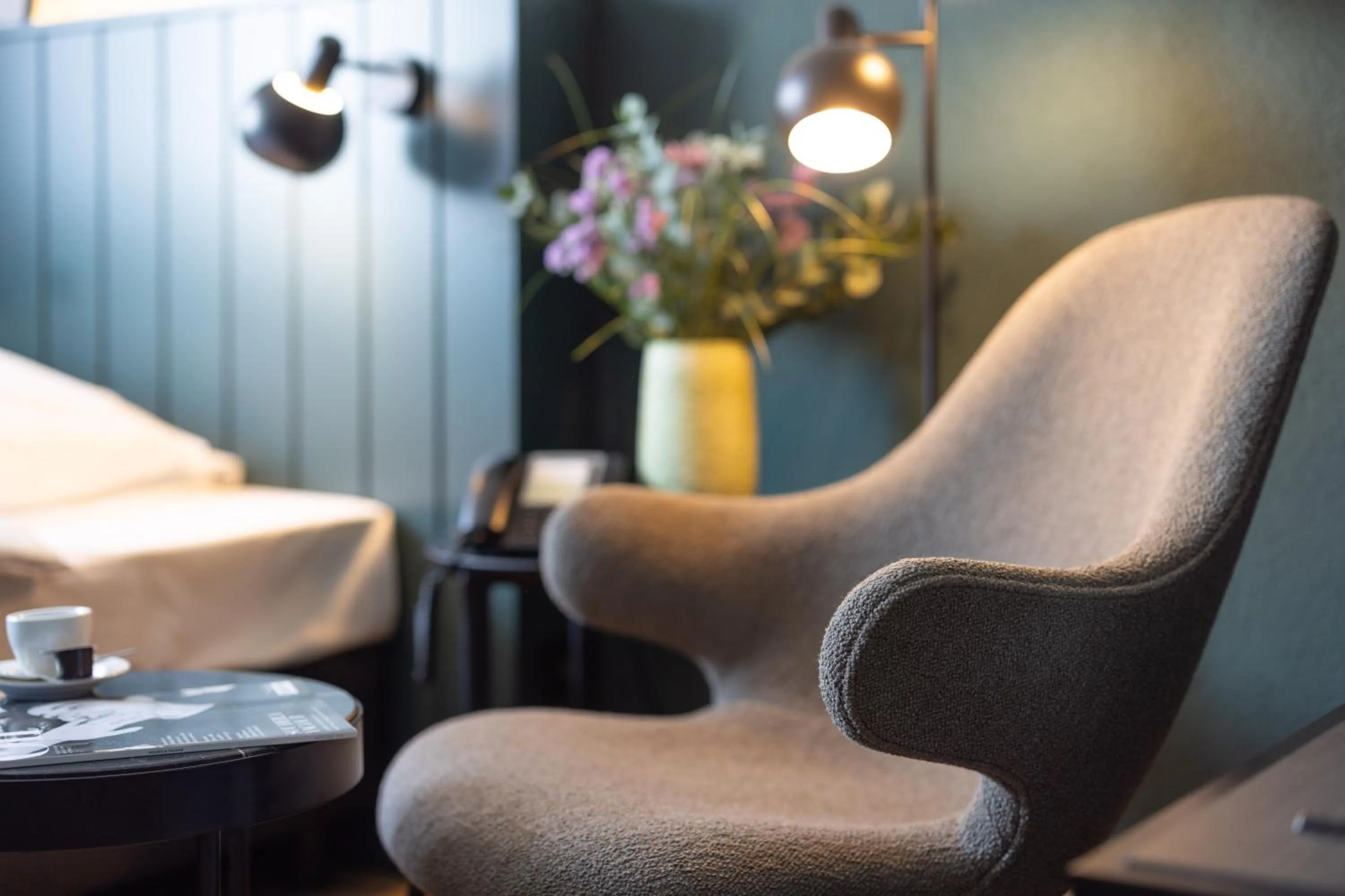 Seating area in City Hotel Biel Bienne Free Parking