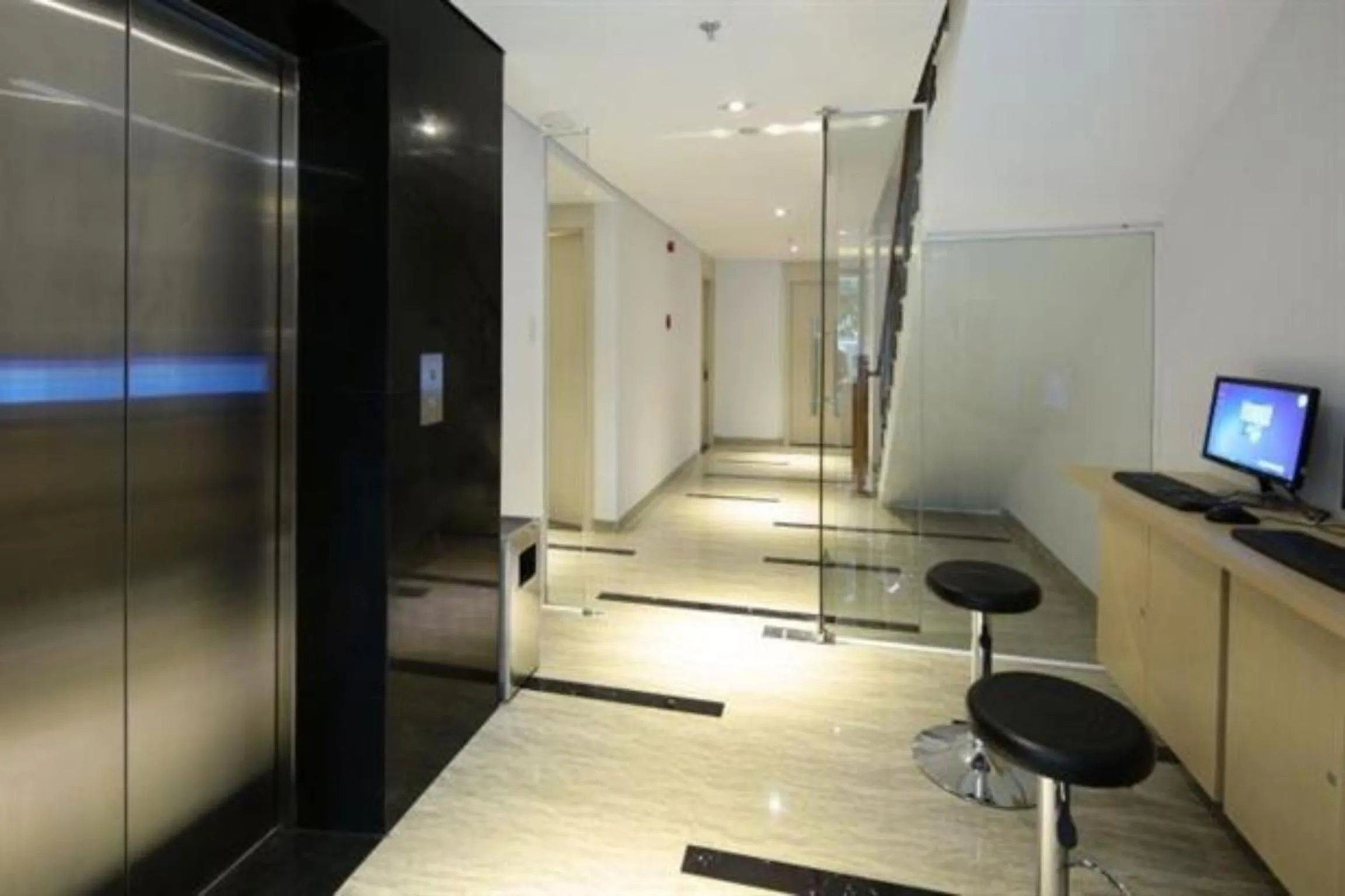 Business facilities in Tristar Hotel