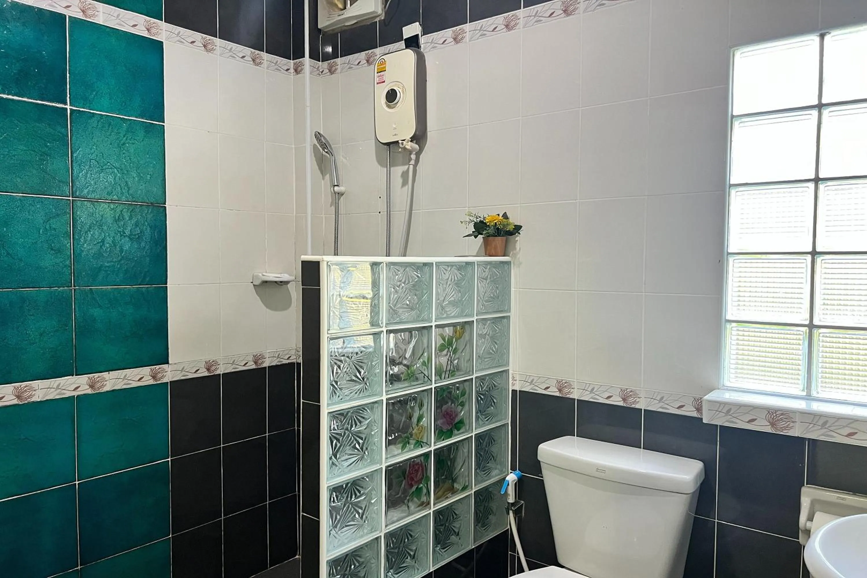 Shower in Saithong Resort