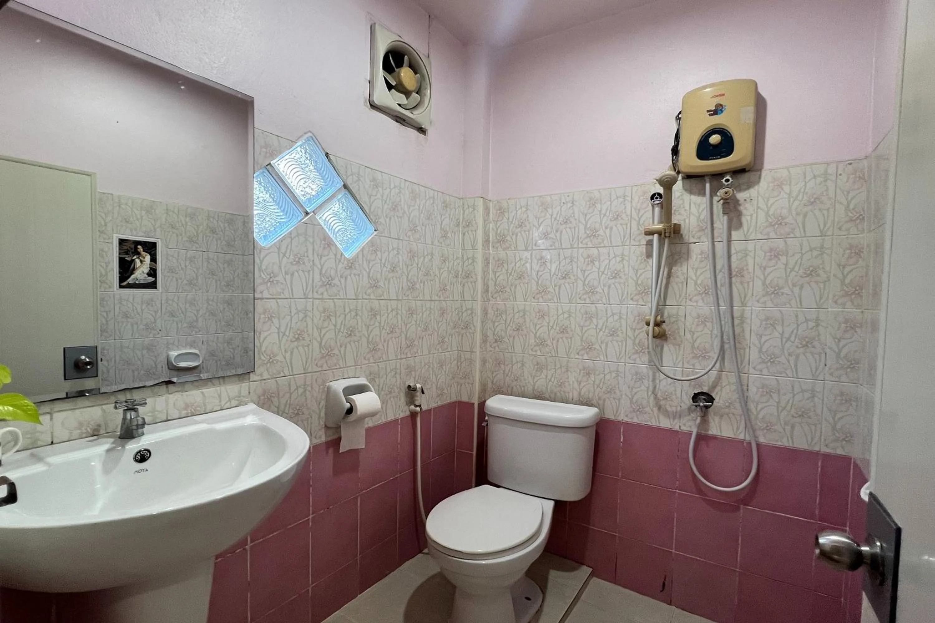 Shower in Saithong Resort