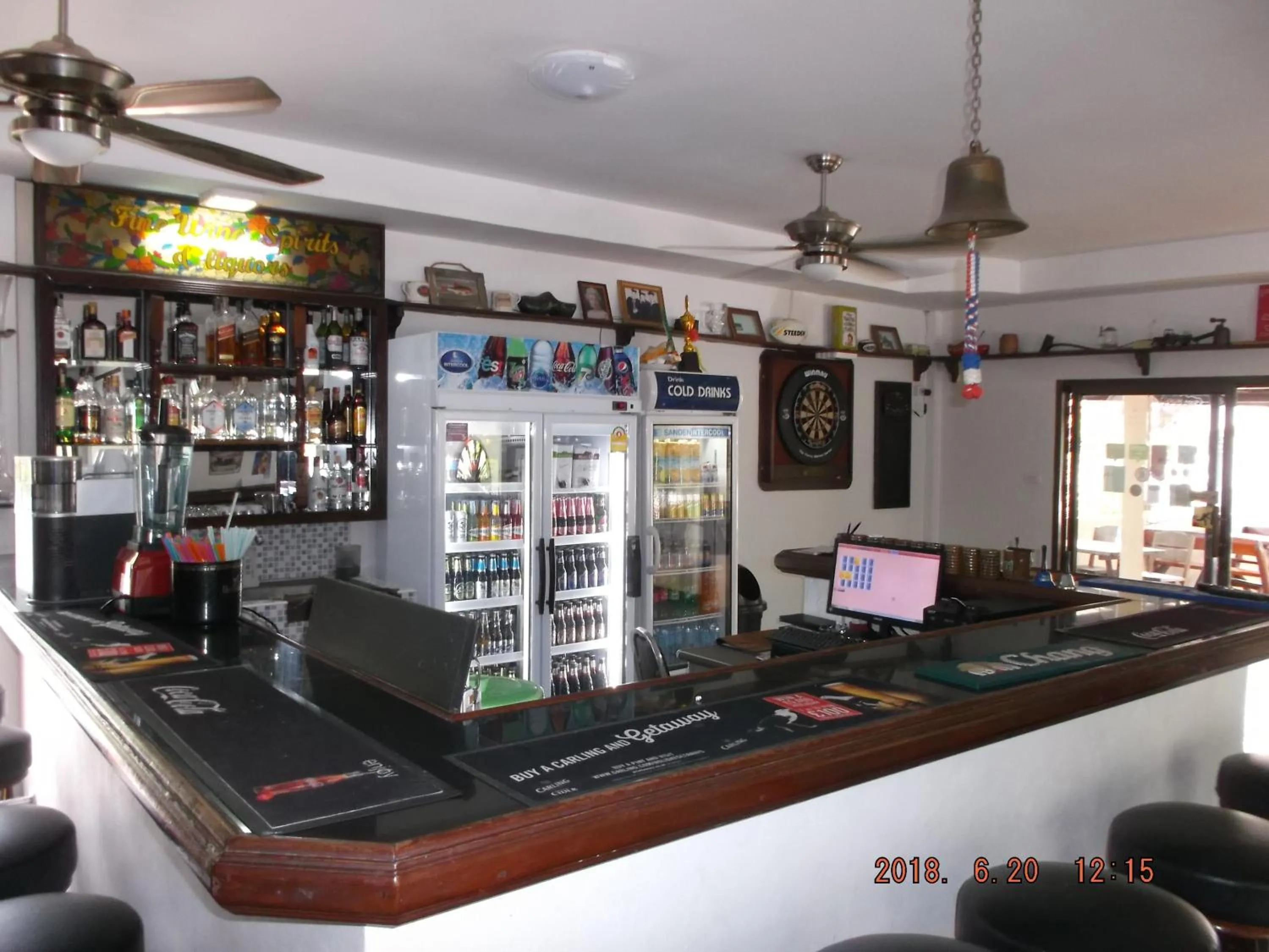 Food and drinks in Ryans Resort