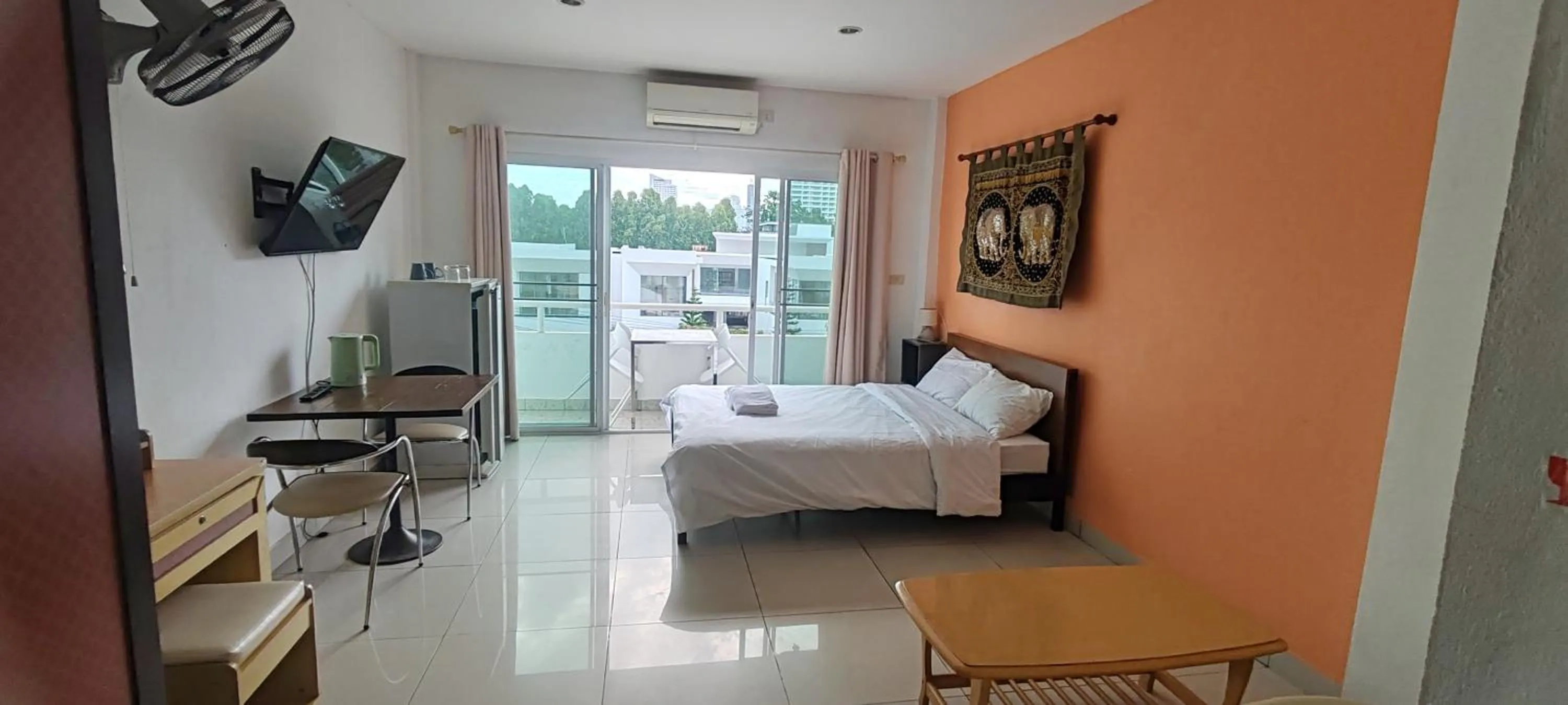 Bedroom, Bed in Jomtien Hostel