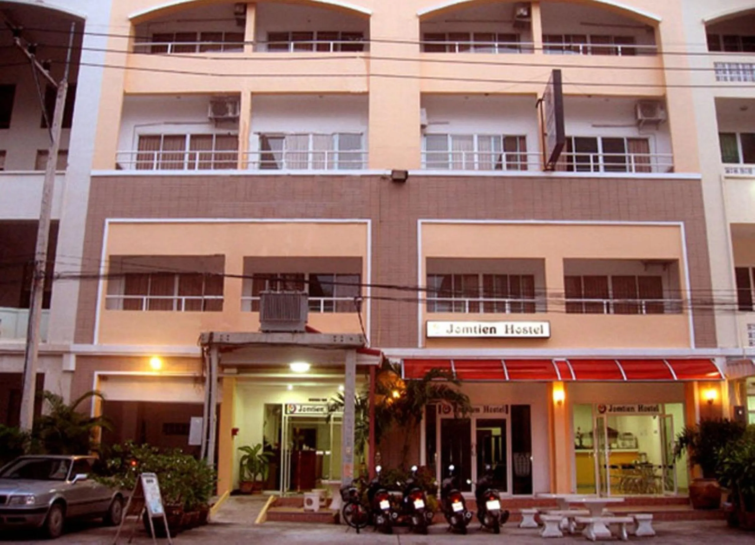 Facade/entrance in Jomtien Hostel