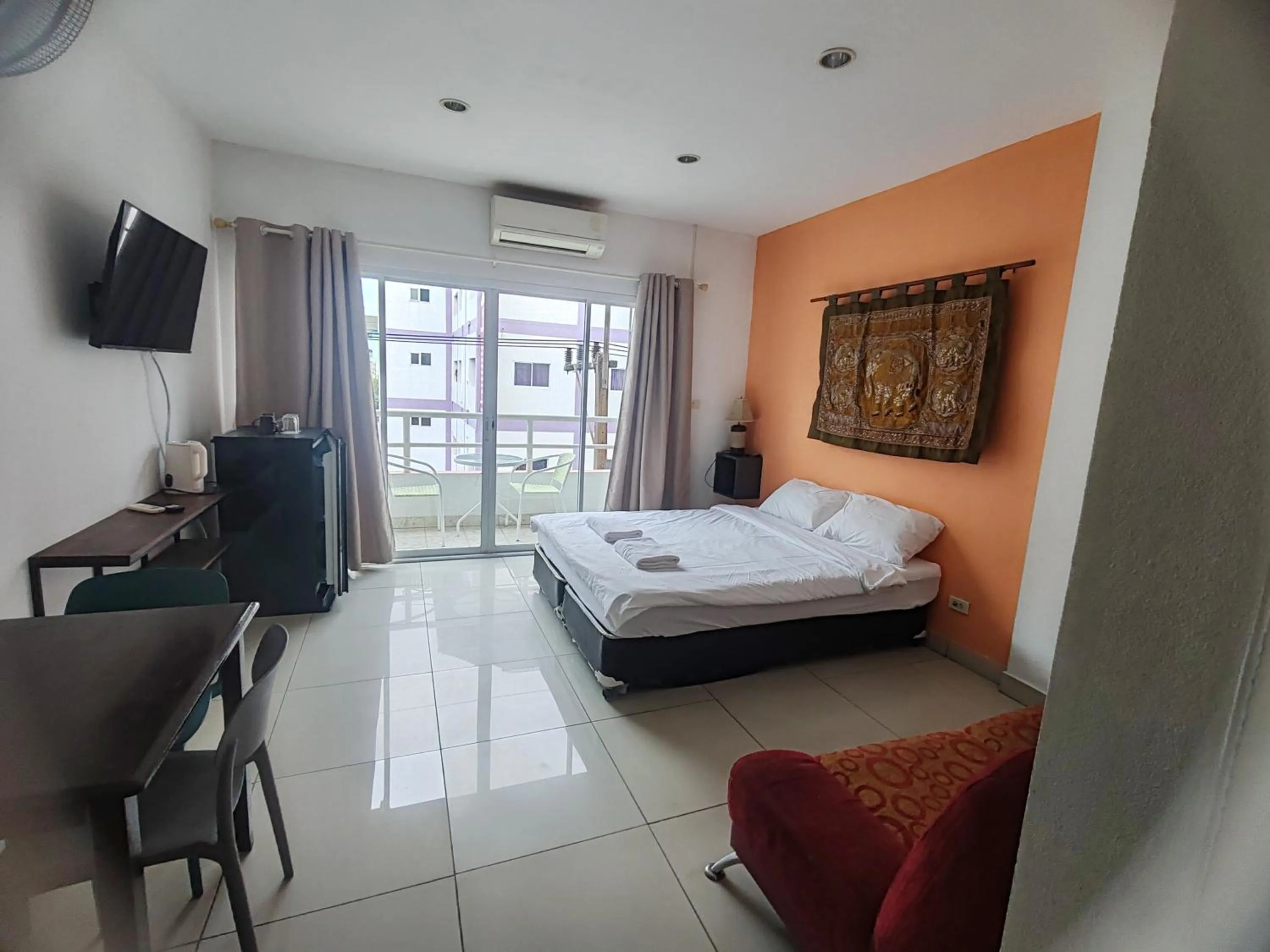 Bedroom, Bed in Jomtien Hostel