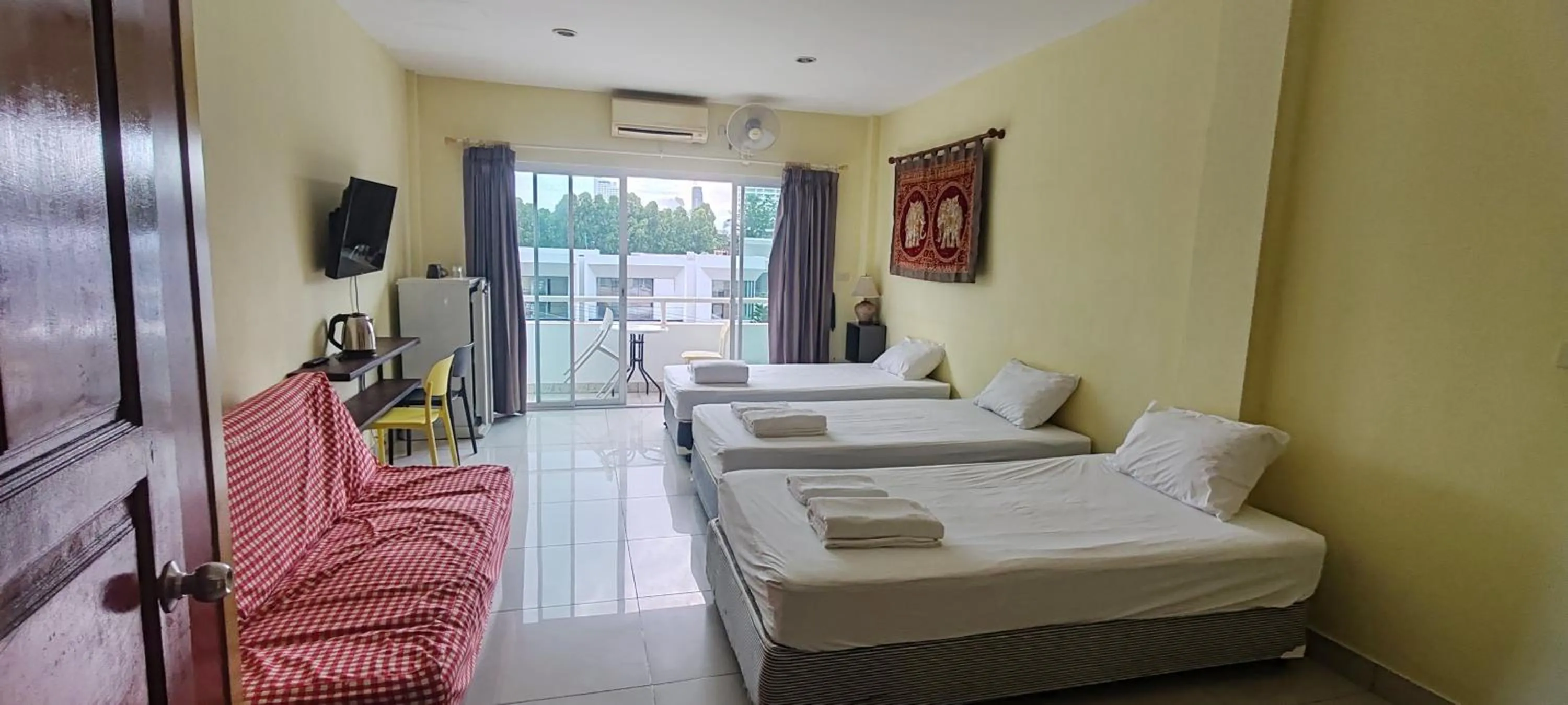 Bedroom, Bed in Jomtien Hostel