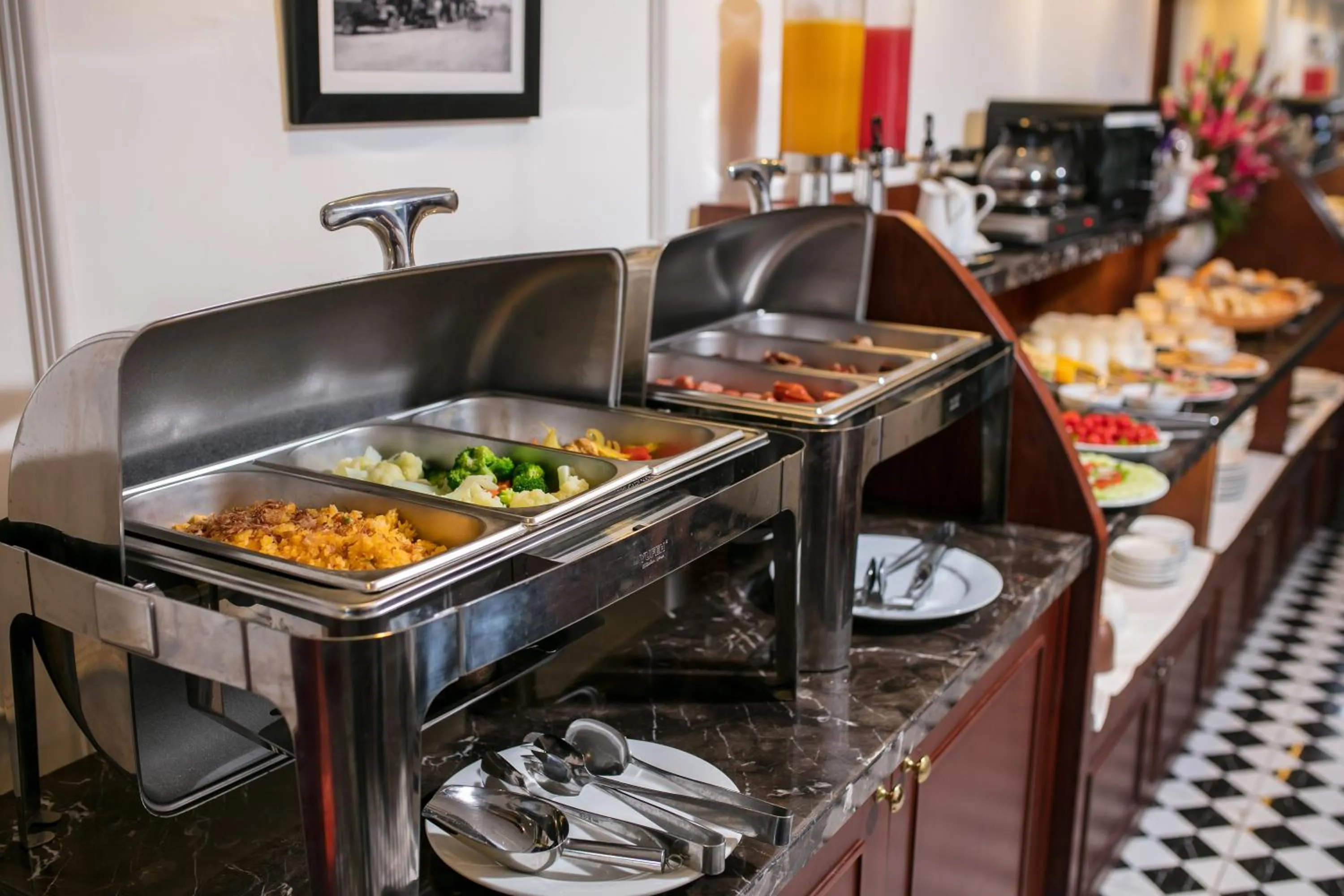 Restaurant/places to eat in Vision Premier Hotel & Spa