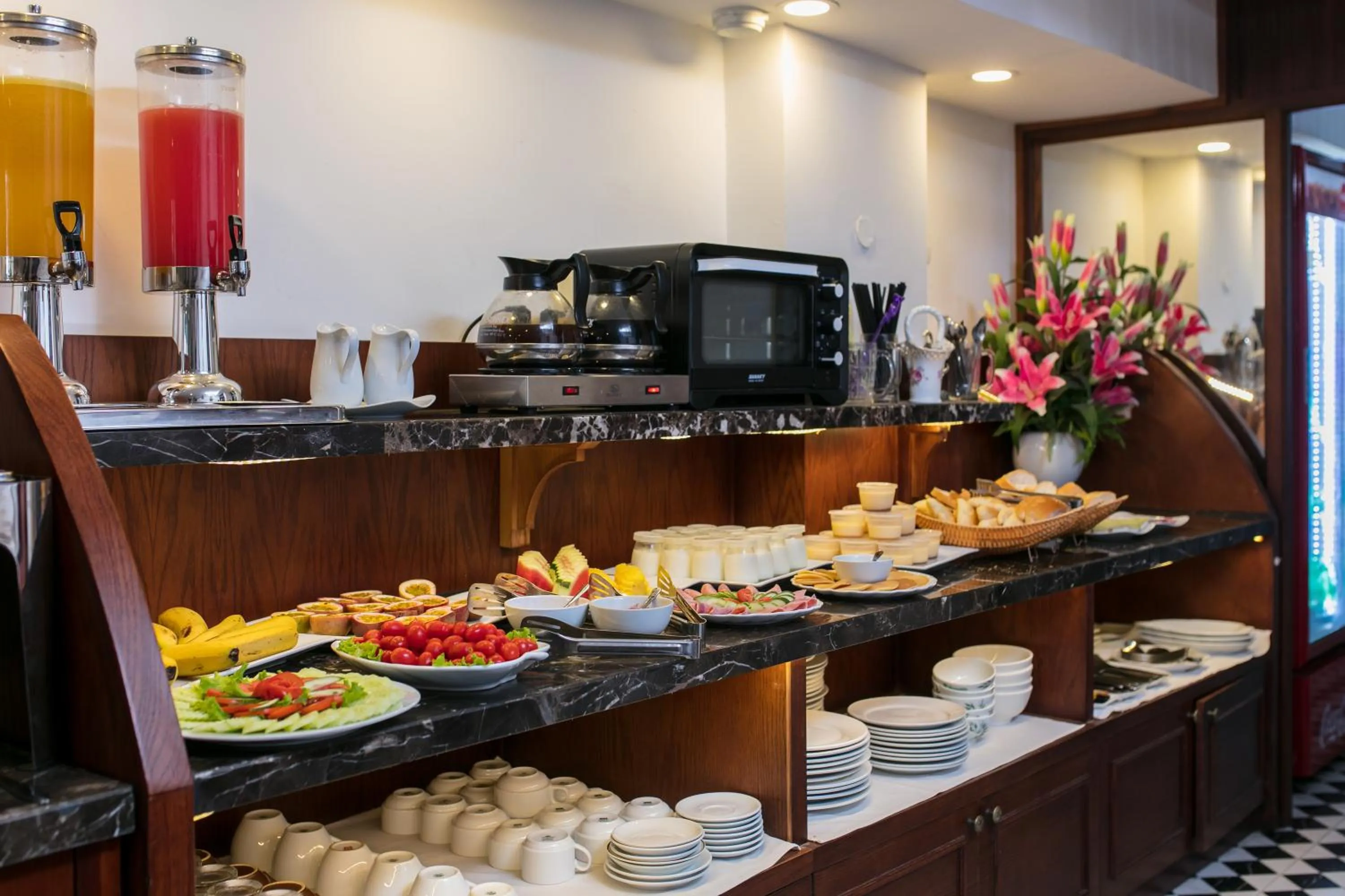 Restaurant/places to eat in Vision Premier Hotel & Spa