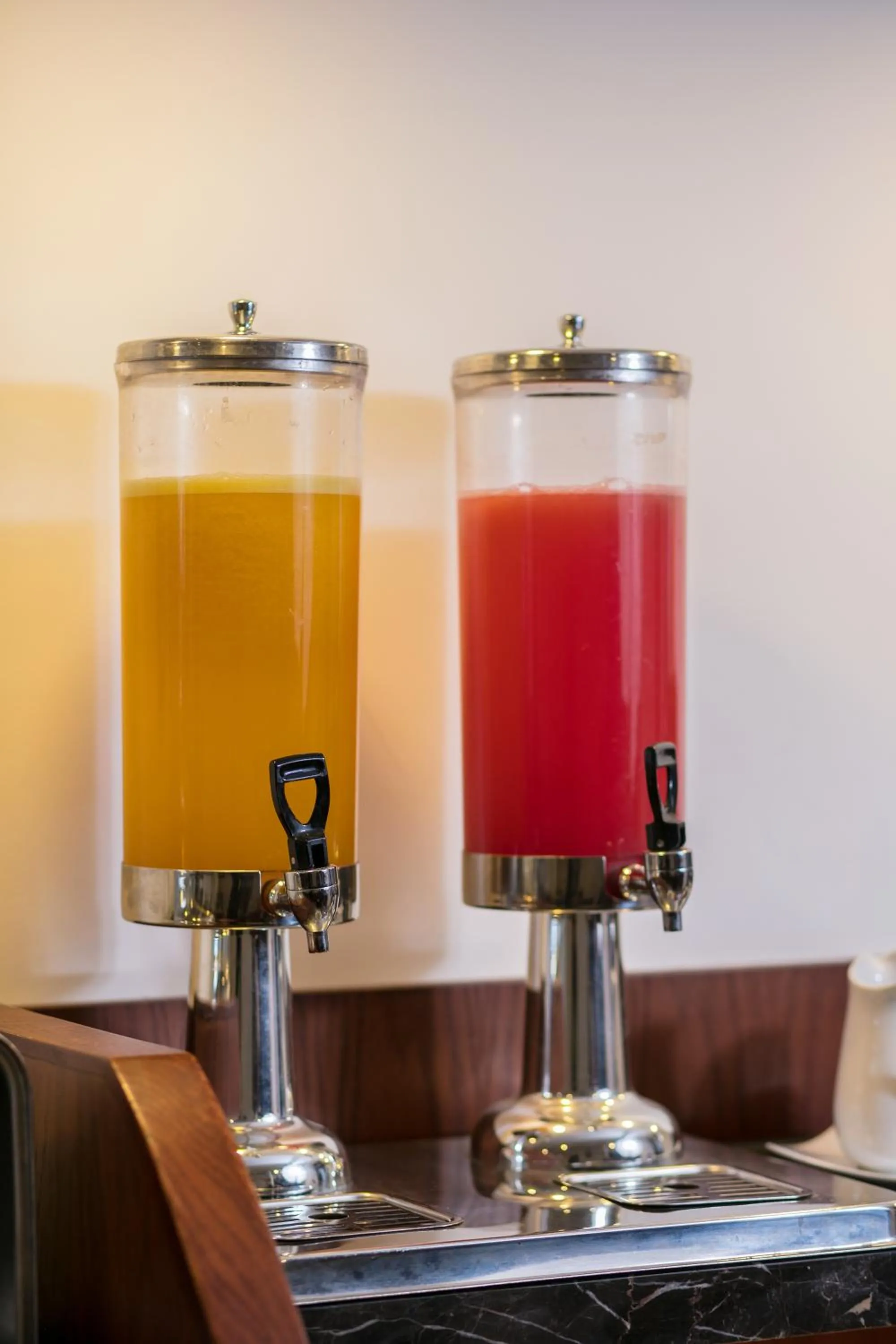 Restaurant/places to eat in Vision Premier Hotel & Spa