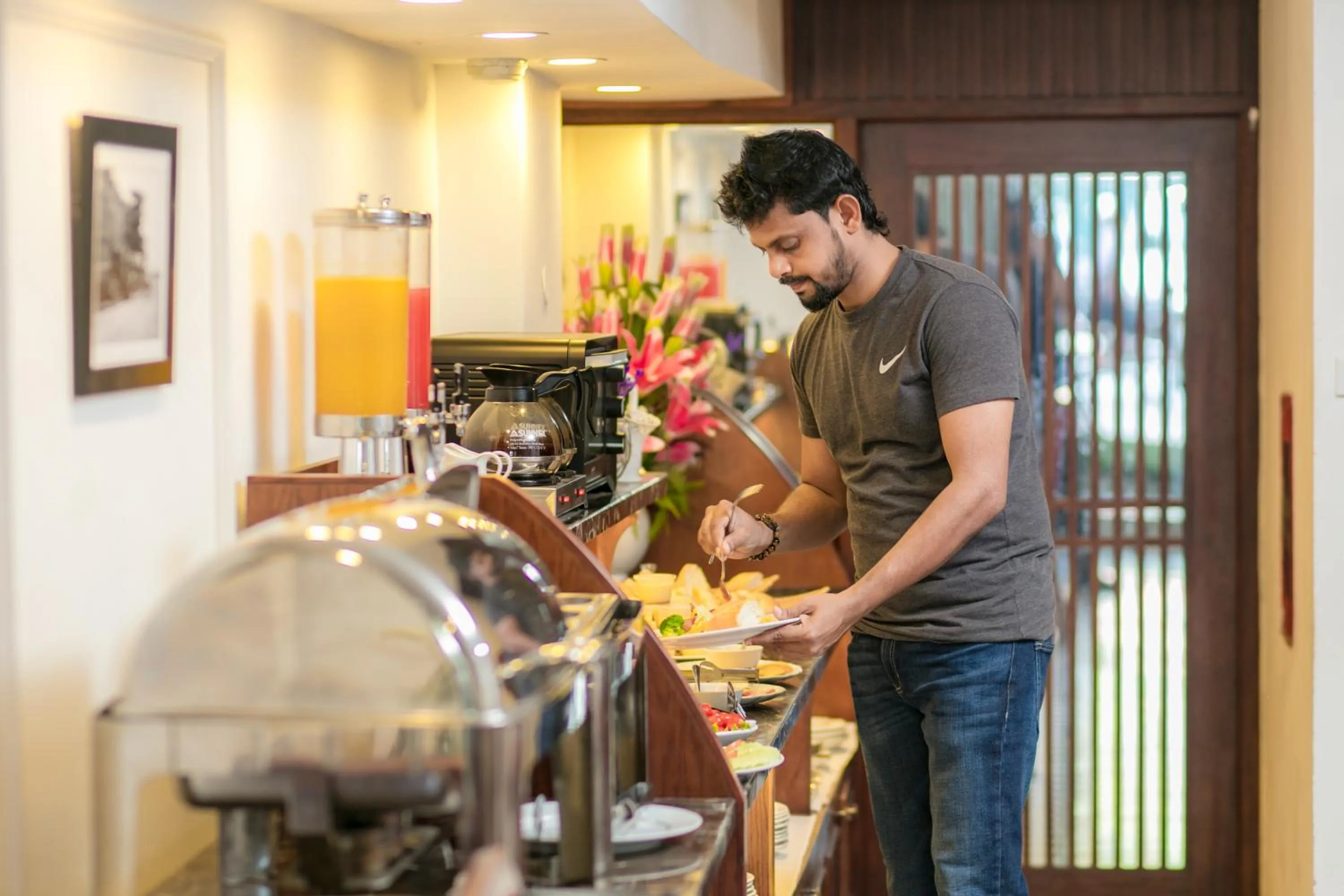 Restaurant/places to eat in Vision Premier Hotel & Spa