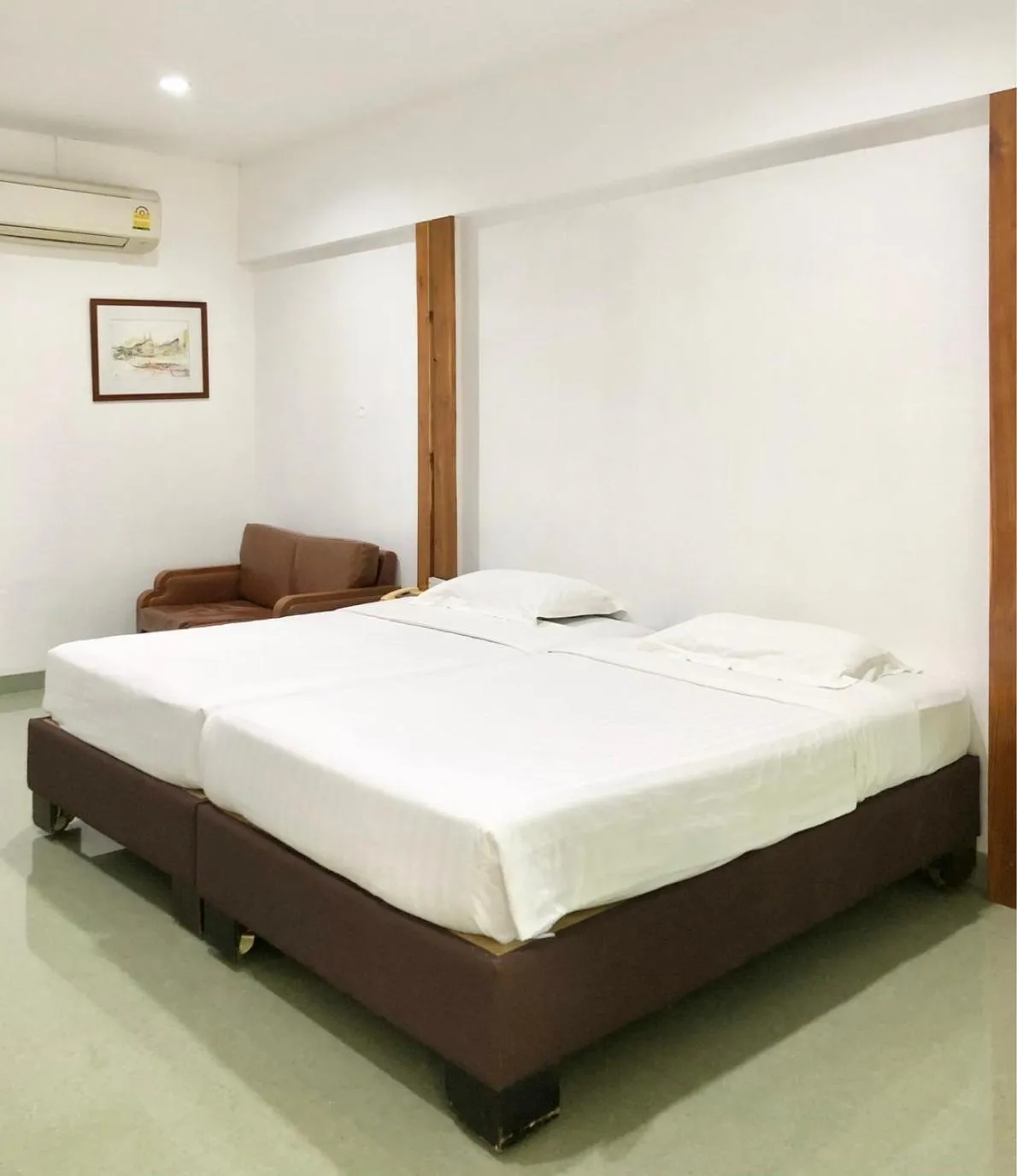 Bed in Dad D Resort by Lopburi Inn Resort