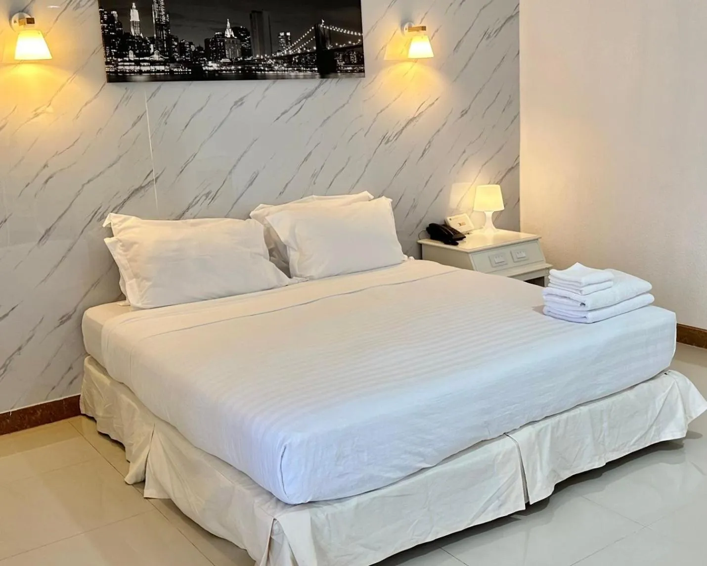 Bed in Dad D Resort by Lopburi Inn Resort