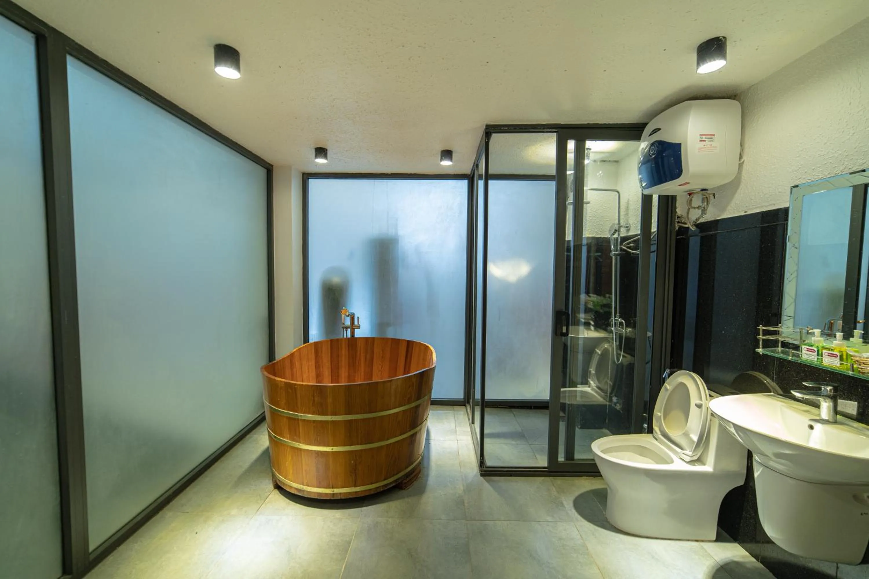 Shower in VILLA KIM GIA ĐÀ LẠT