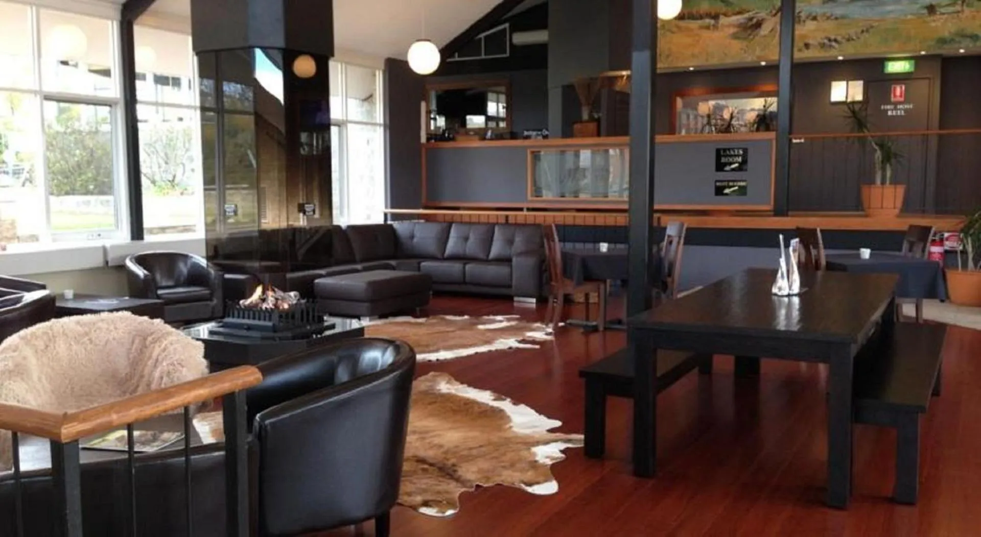 Horizons 201 - Lake Front Studio l Pool l Tennis Court l Bar l WiFi