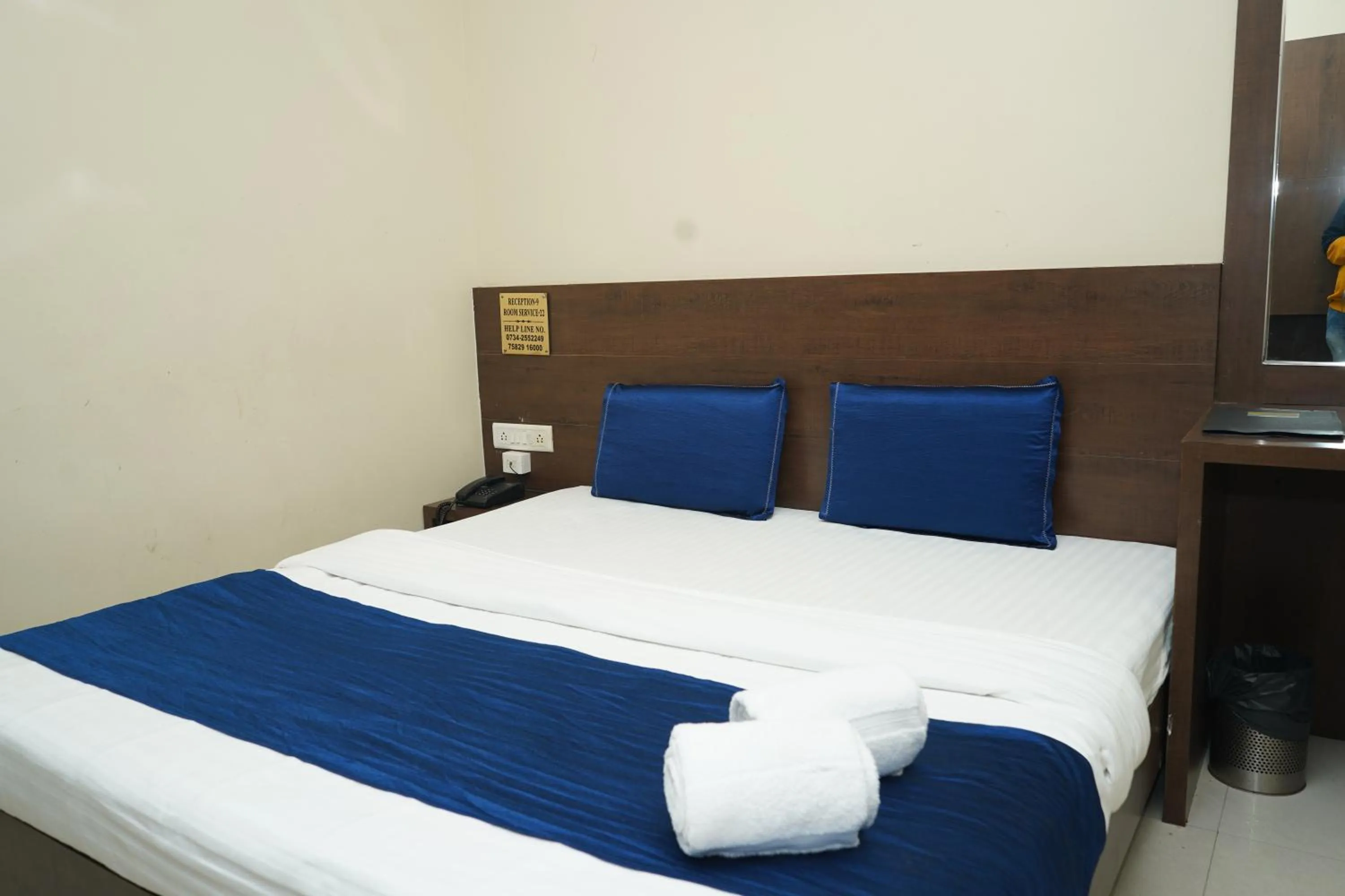 Bed in Hotel Satyug