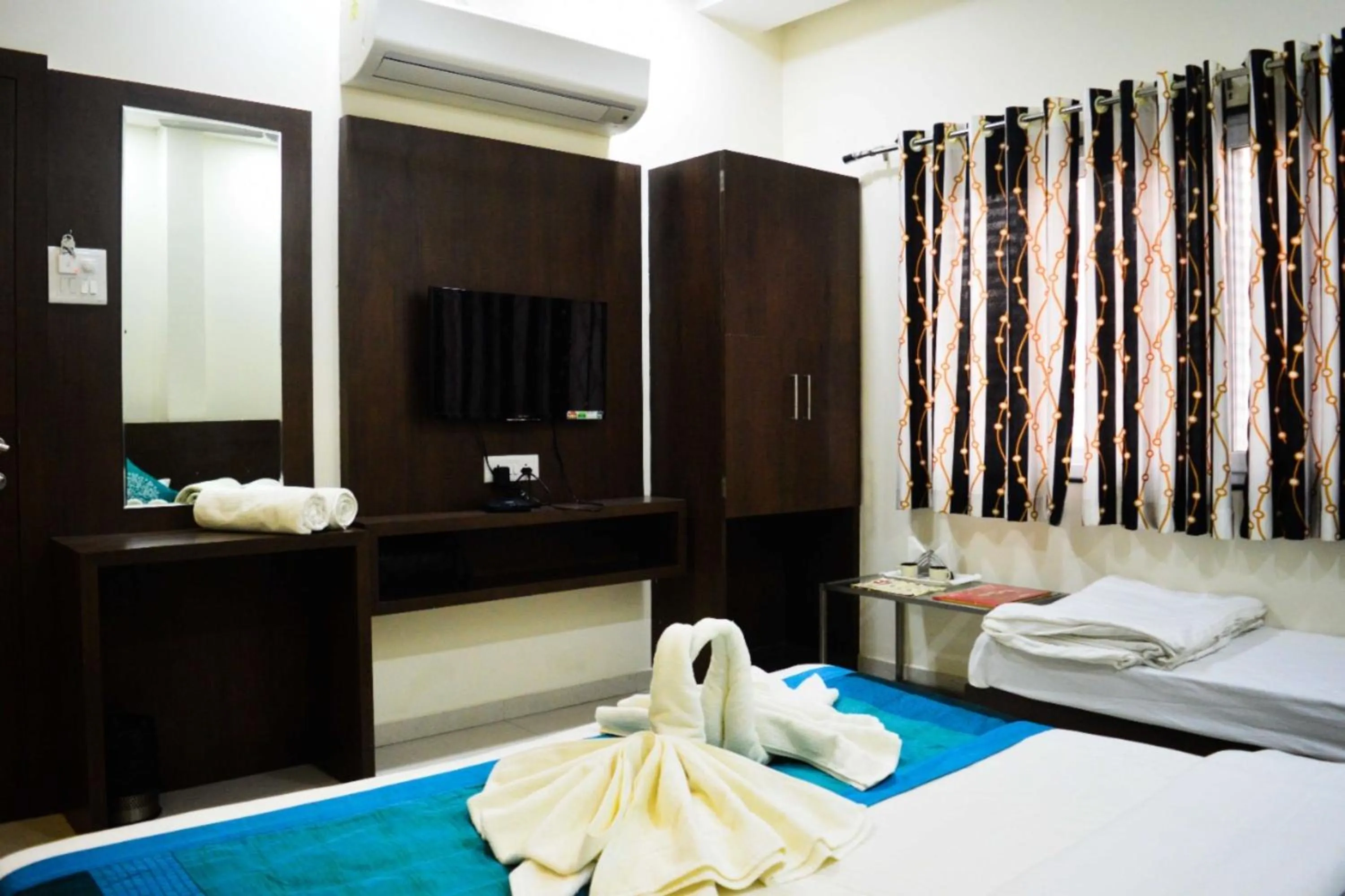 TV and multimedia, Bed in Hotel Satyug