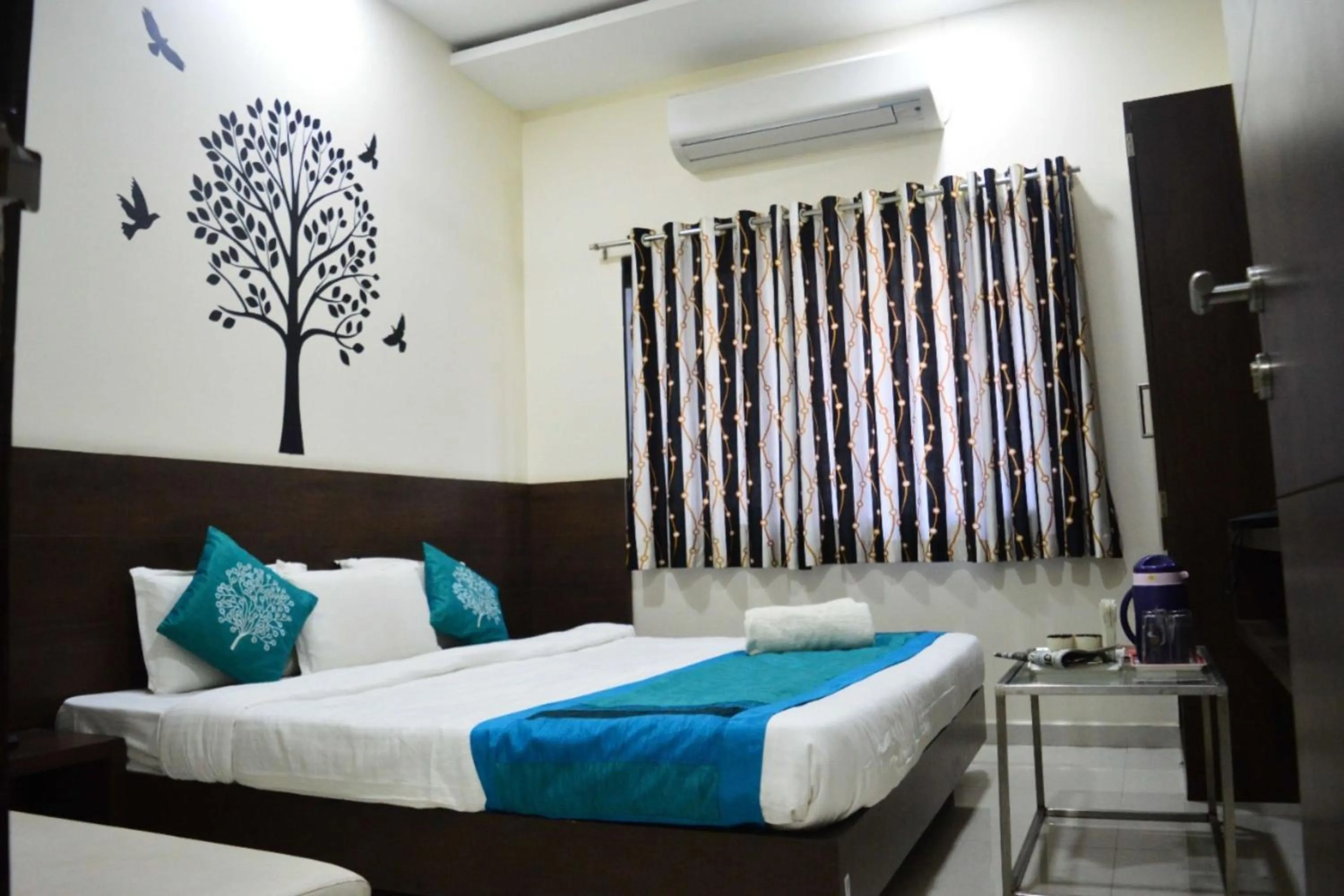 Bedroom, Bed in Hotel Satyug