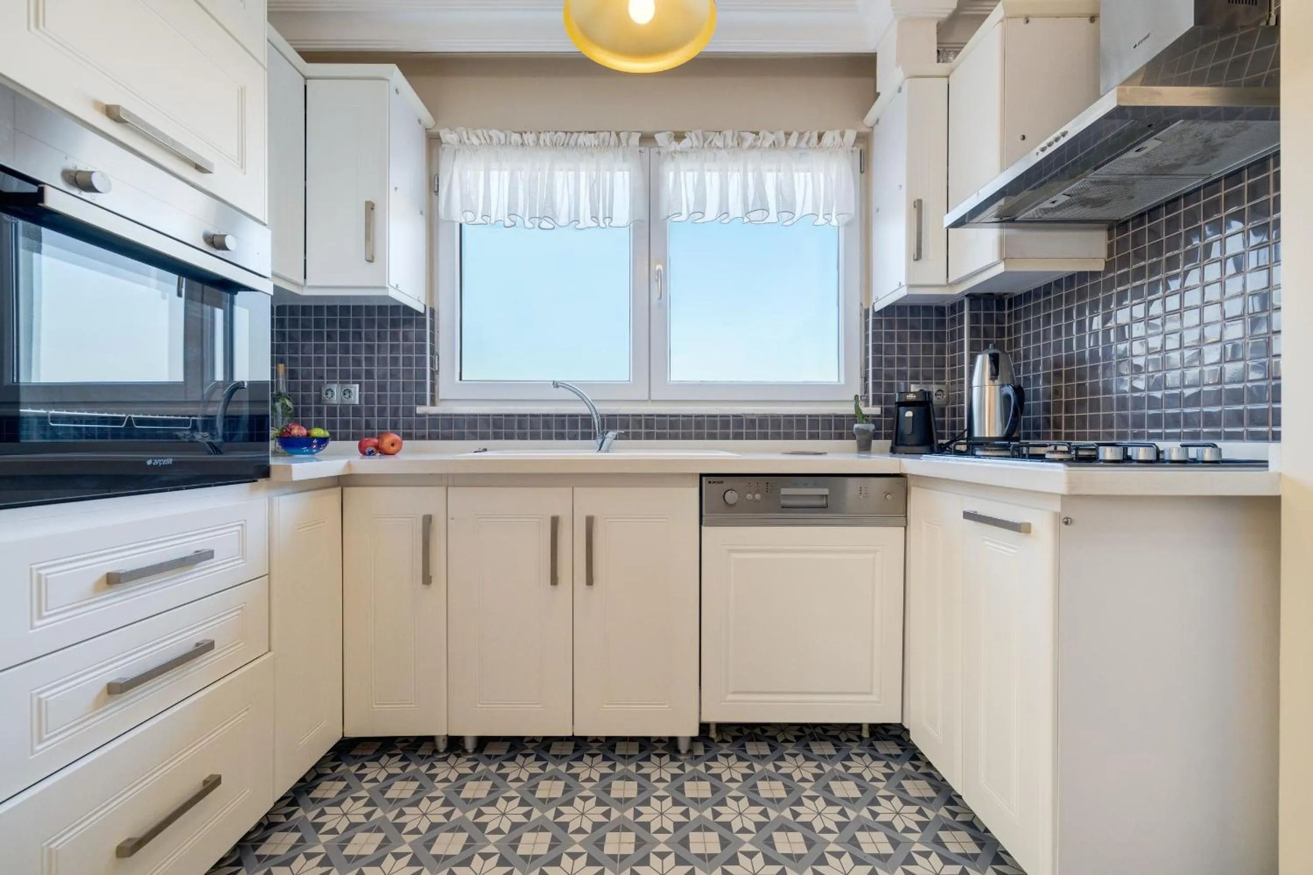 Kitchen or kitchenette in Gurel Garden House
