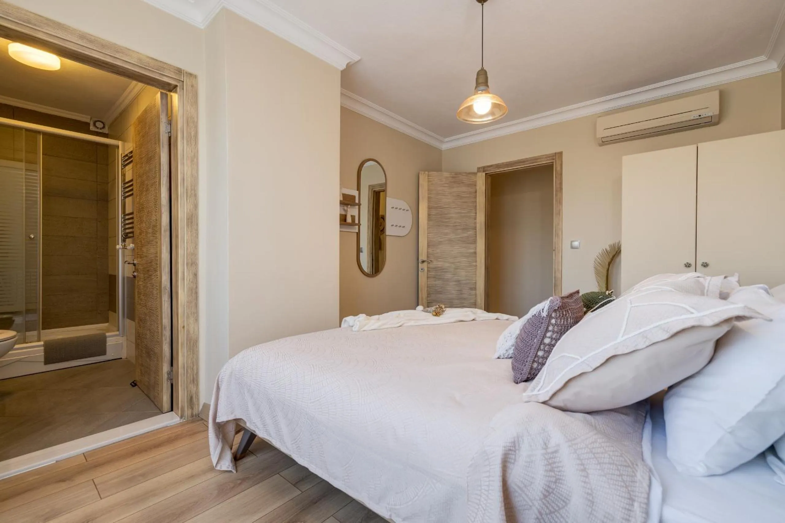 Bed in Gurel Garden House