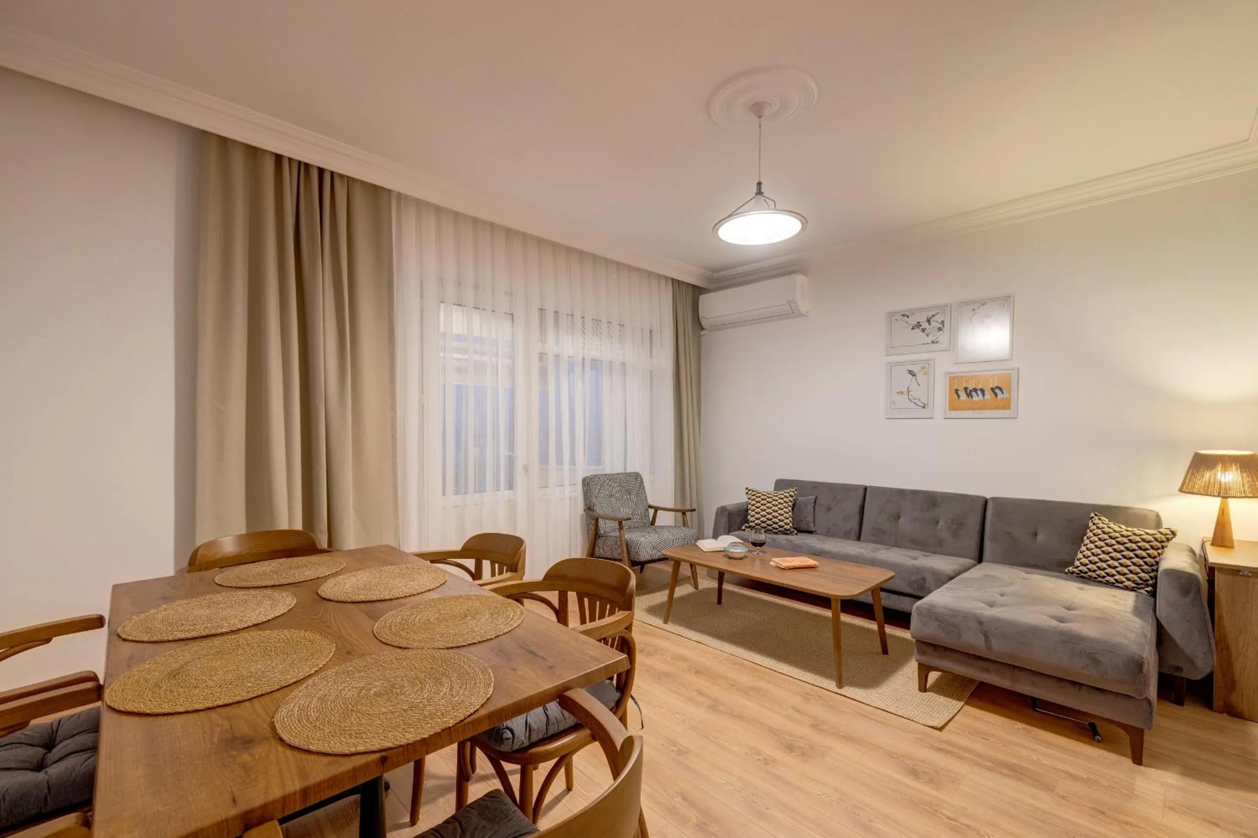 Living room in Gurel Garden House