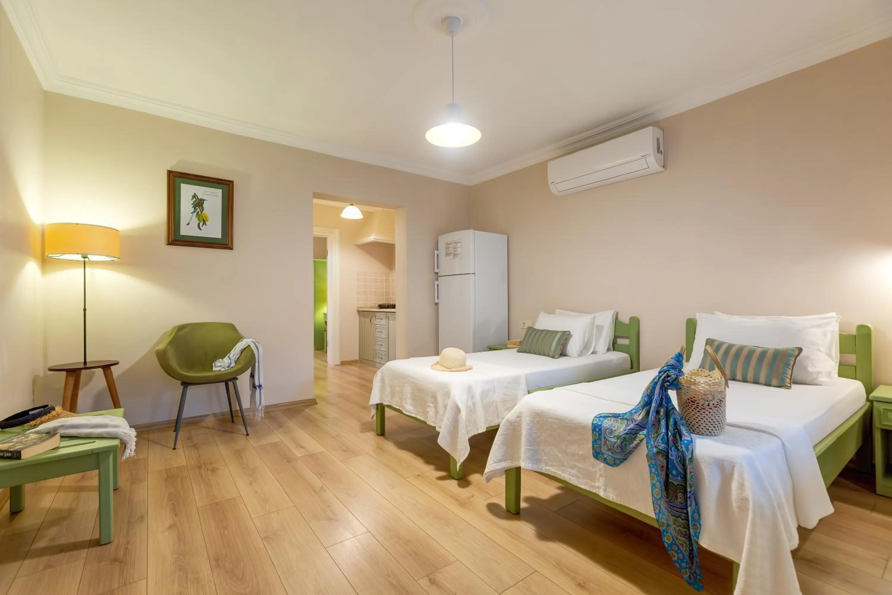 Photo of the whole room, Bed in Gurel Garden House