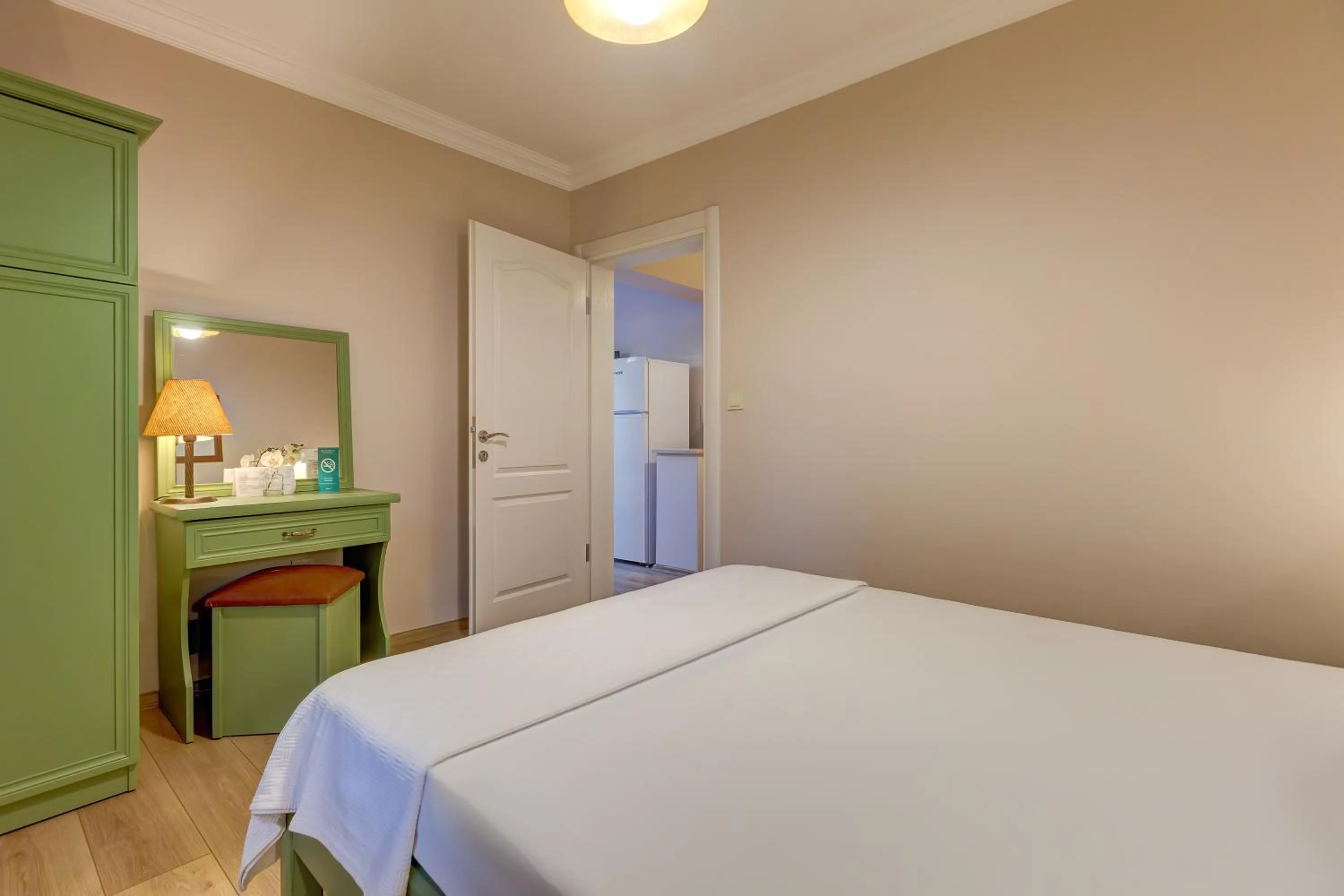 Photo of the whole room, Bed in Gurel Garden House