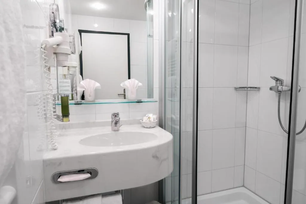 Shower in Hotel Engel - Self-Check-in