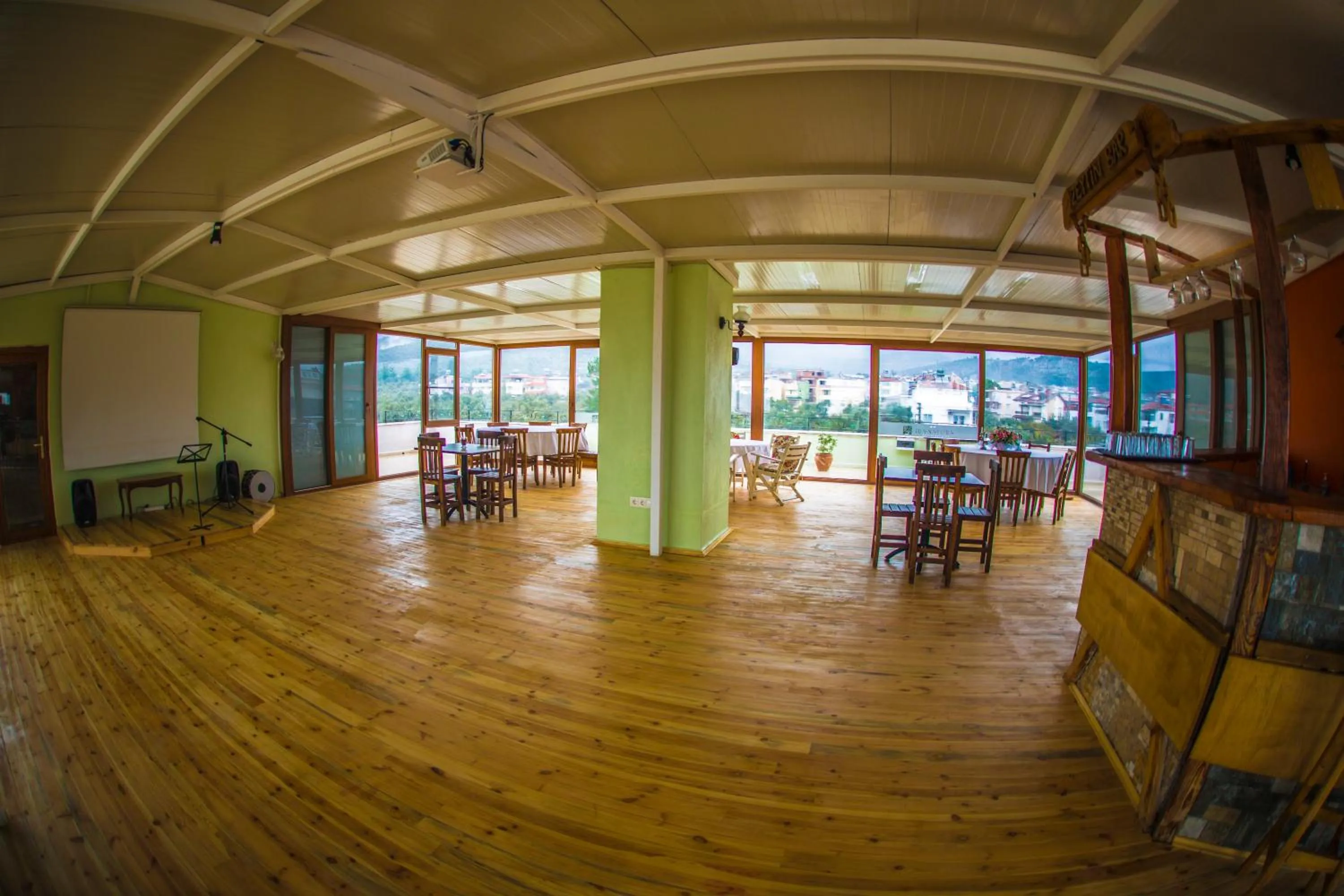 Communal lounge/ TV room in Kazdaglari Ida Natura Bungalov Hotel