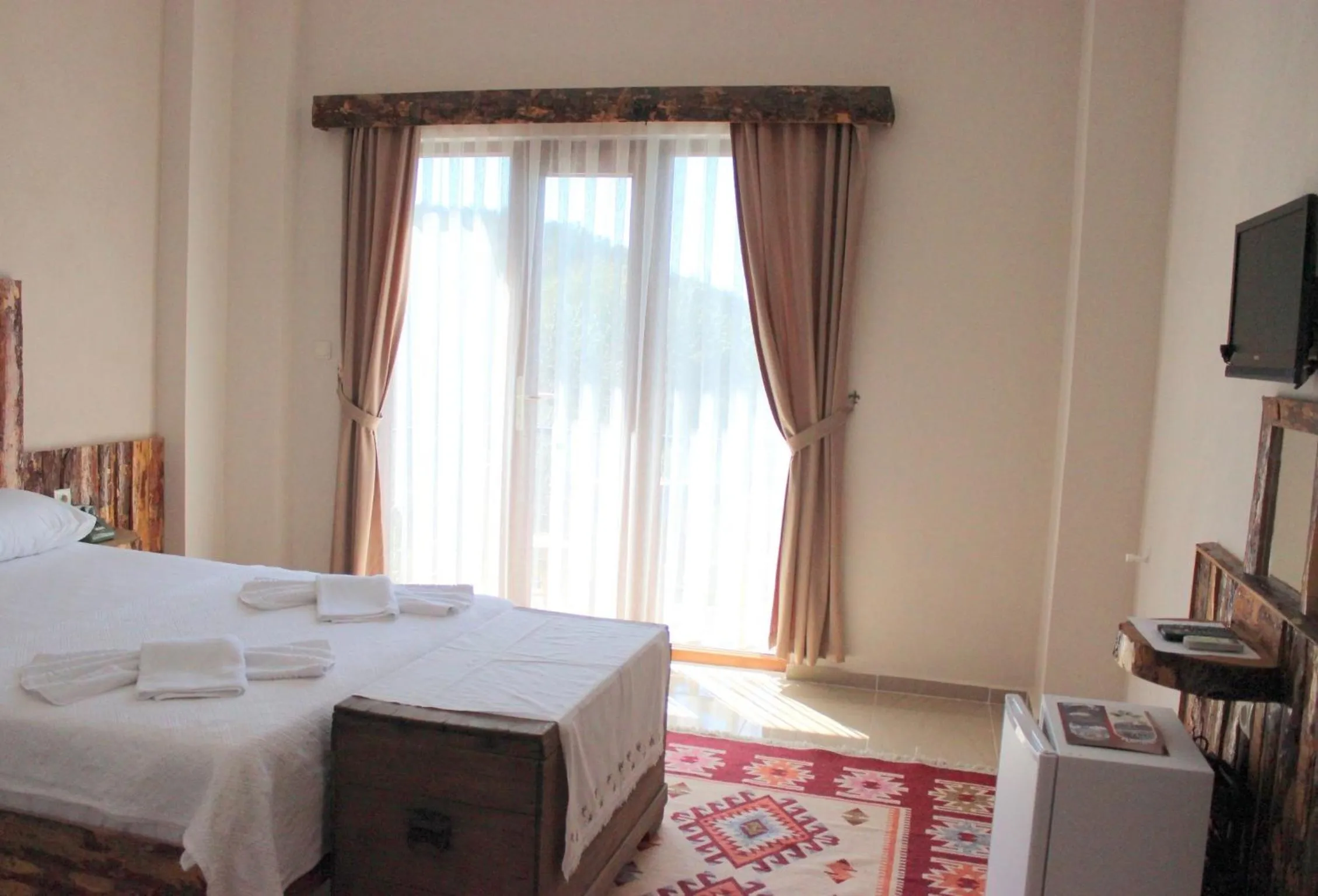 Photo of the whole room, Bed in Kazdaglari Ida Natura Bungalov Hotel
