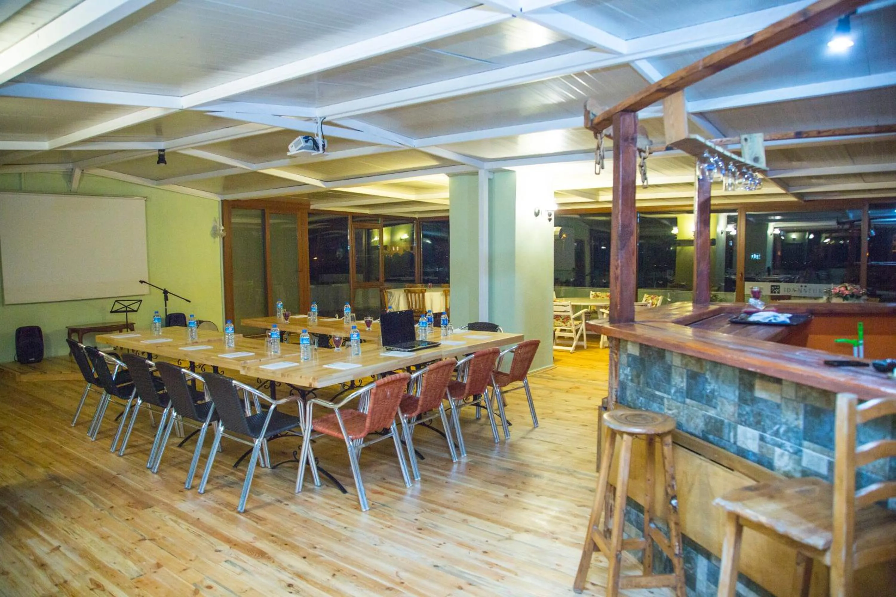 TV and multimedia in Kazdaglari Ida Natura Bungalov Hotel