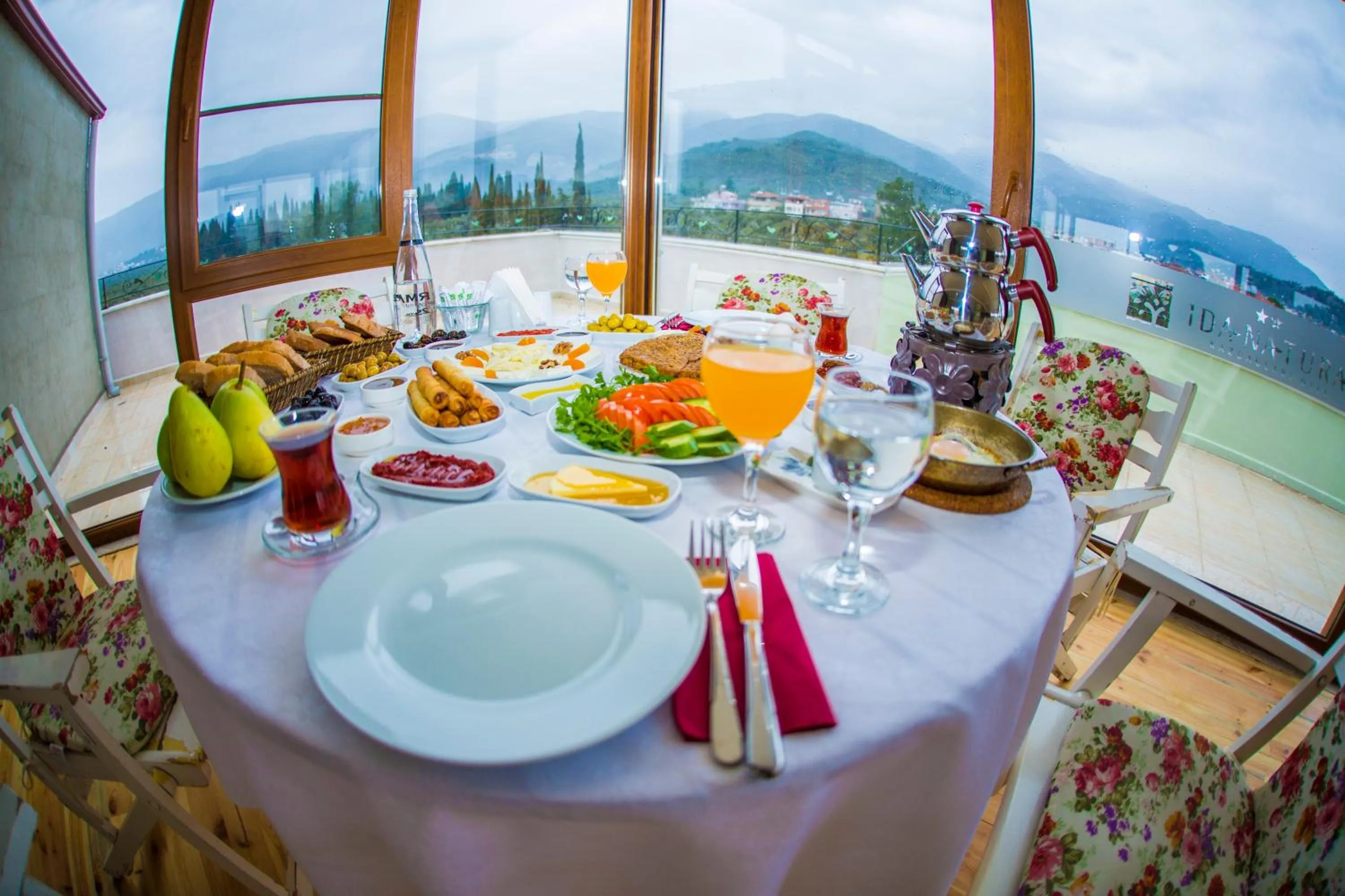 Food and drinks in Kazdaglari Ida Natura Bungalov Hotel