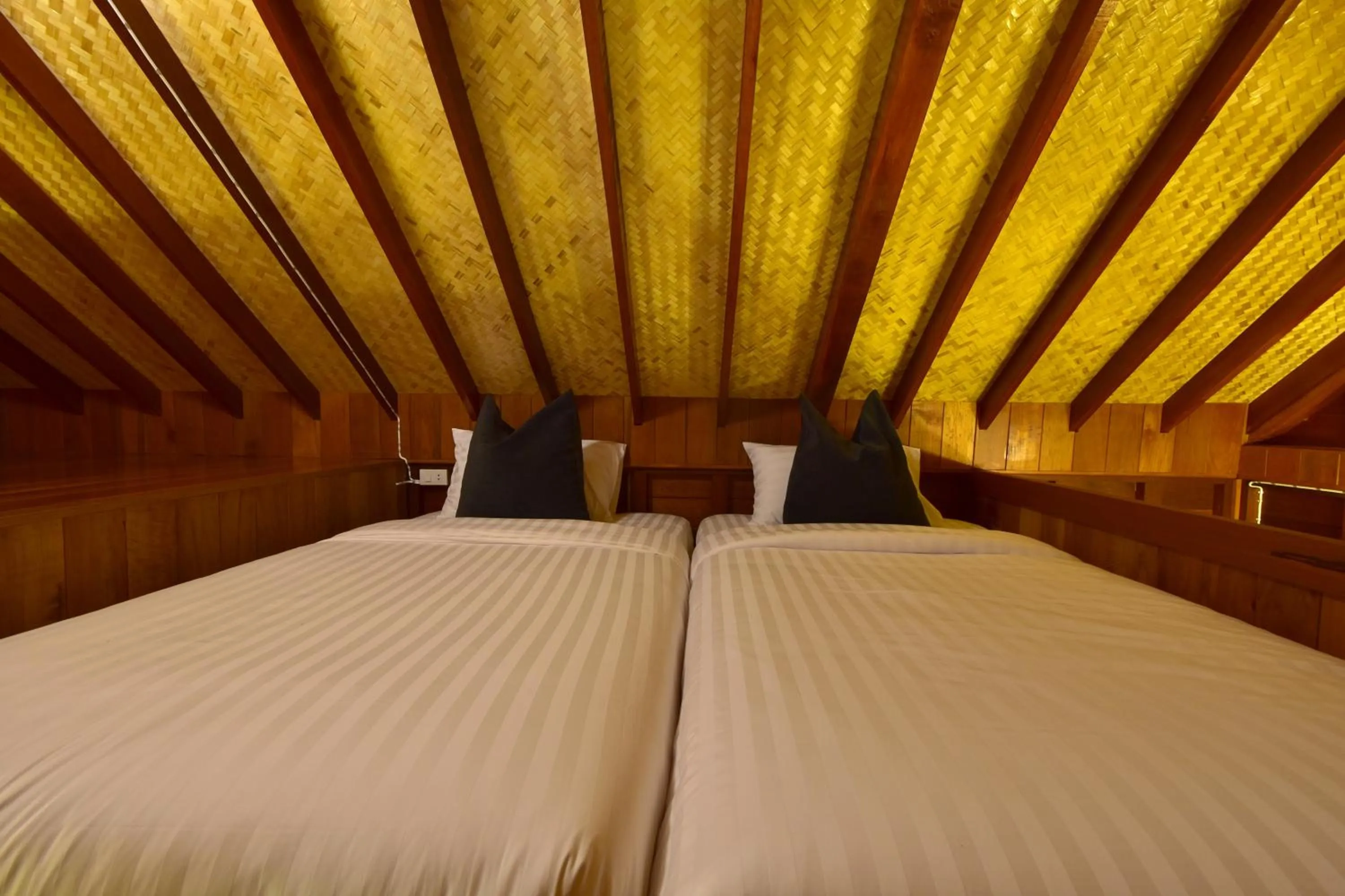 Bed in 500 Rai Floating Resort