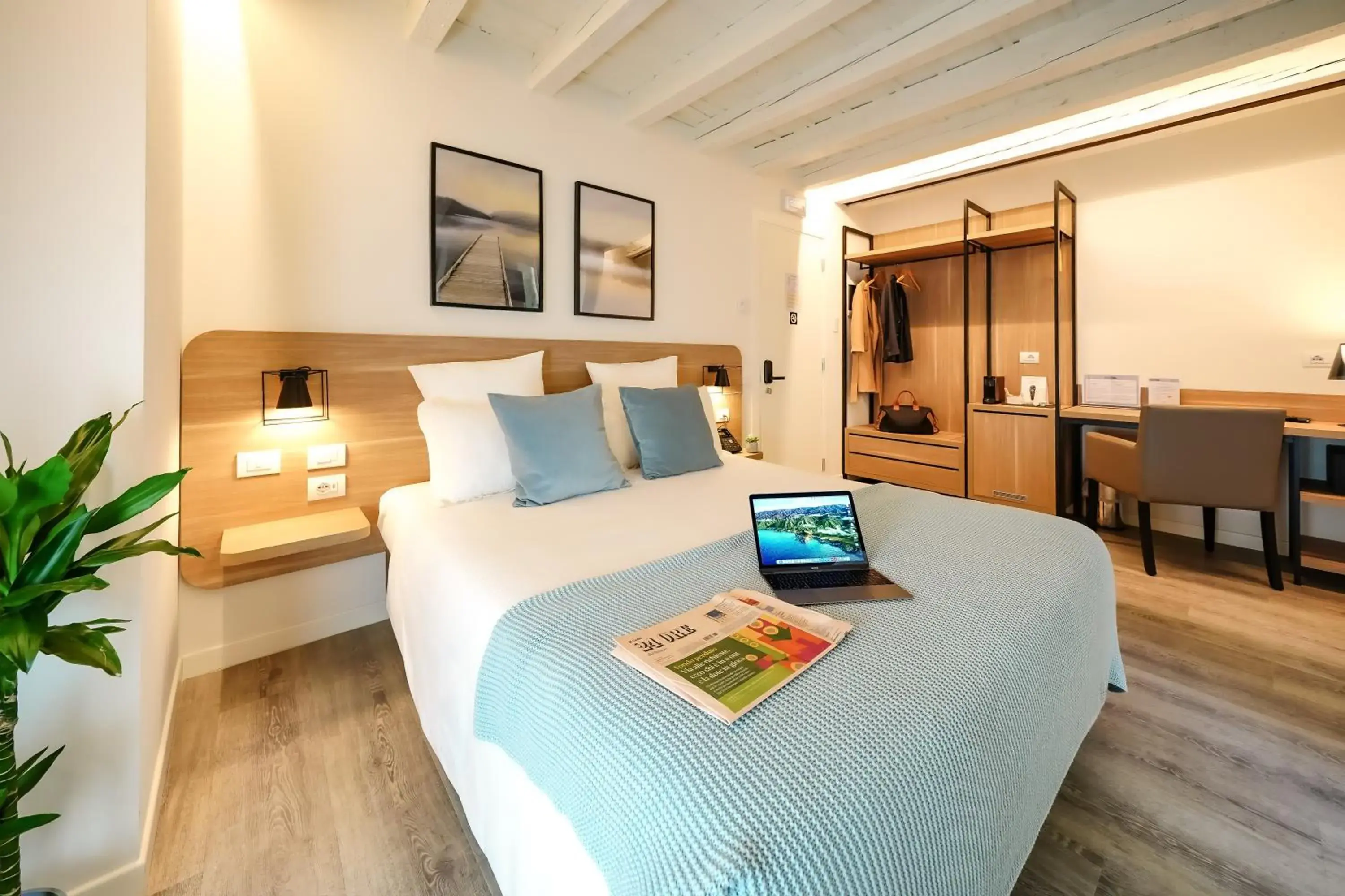 Deluxe Room in Bergamo Inn 15 Deluxe Room in Bergamo Inn 15