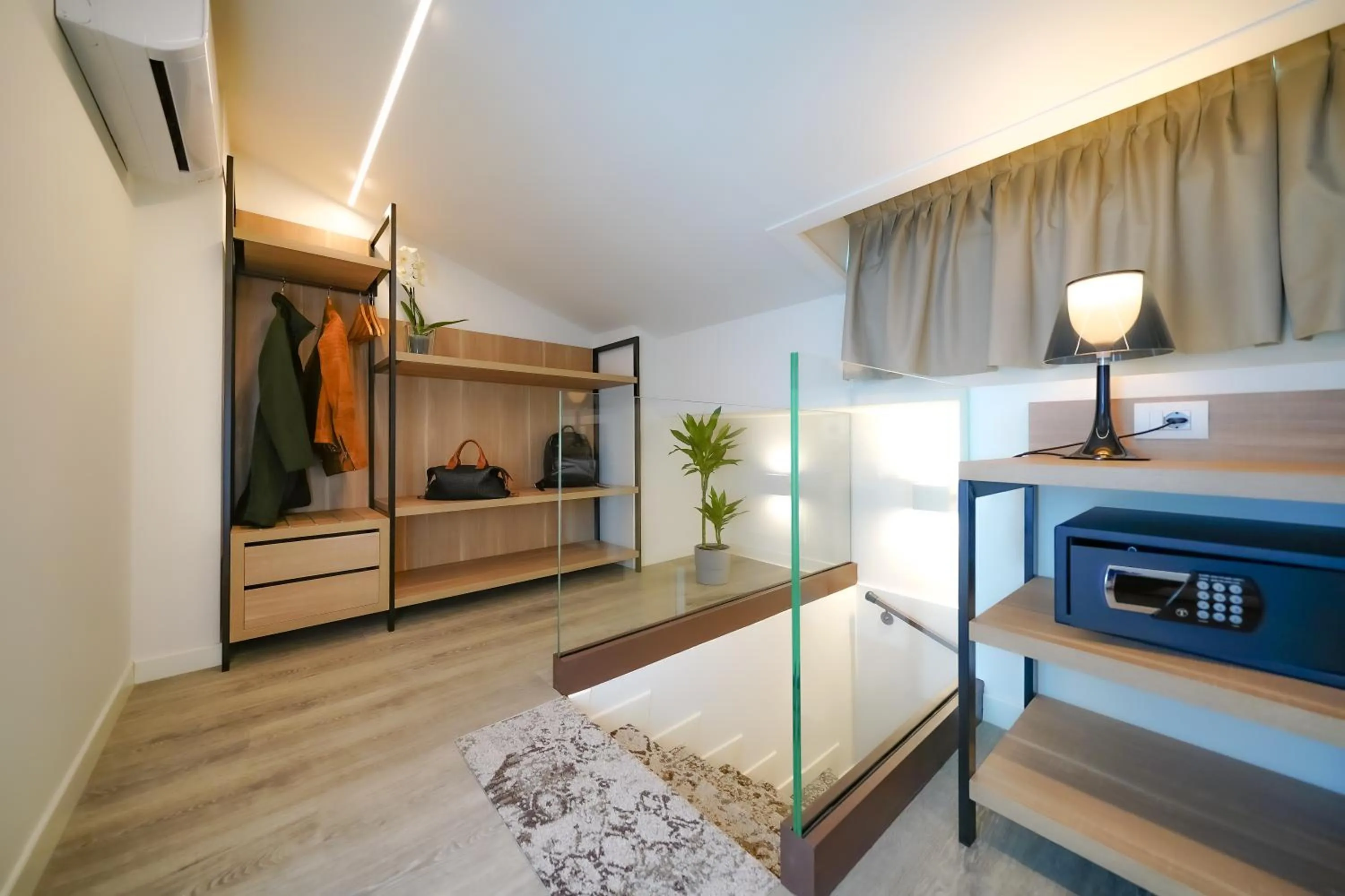 Photo of the whole room, Bed in Bergamo Inn 15